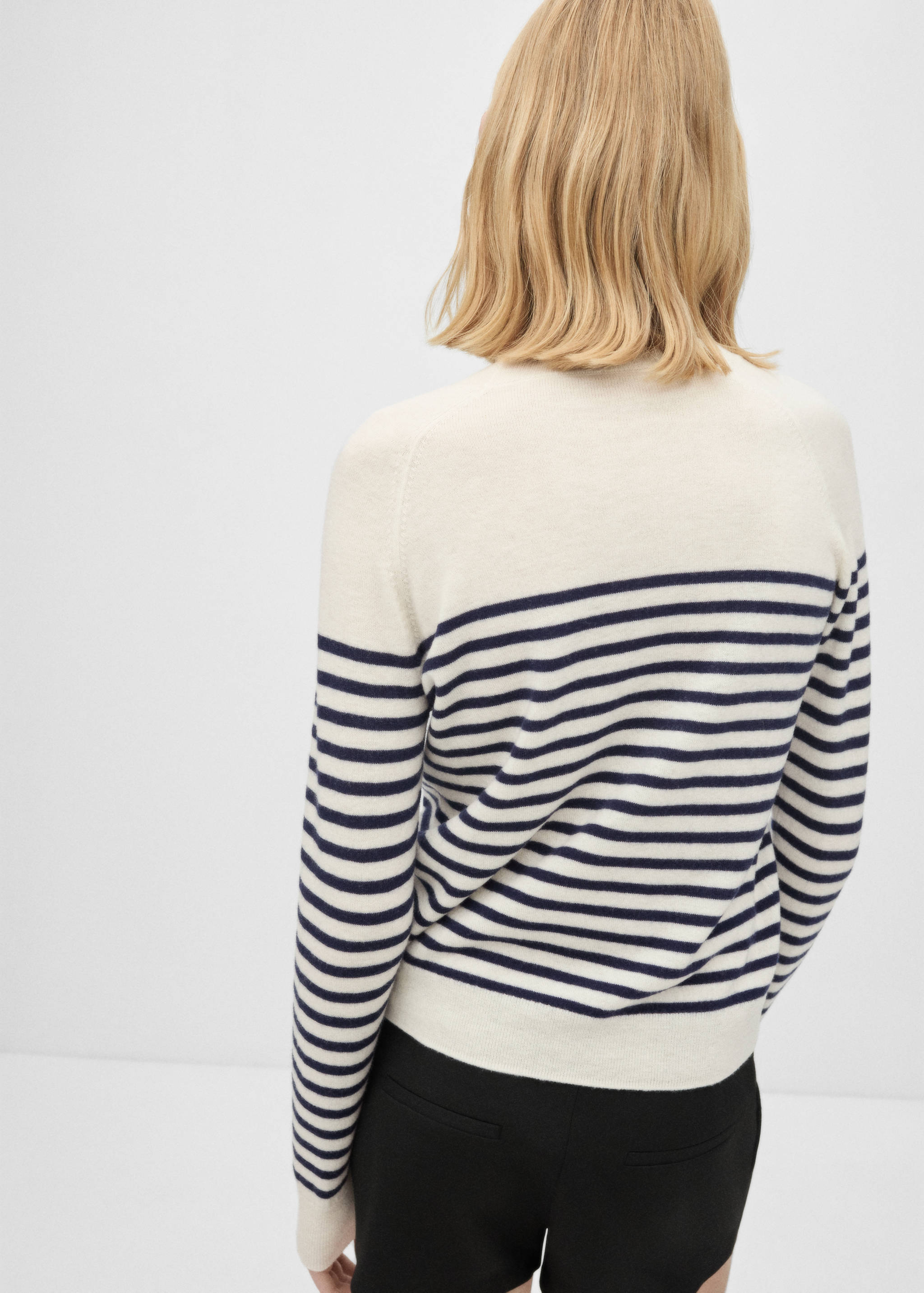 Pull-over laine col rond - Verso de l’article