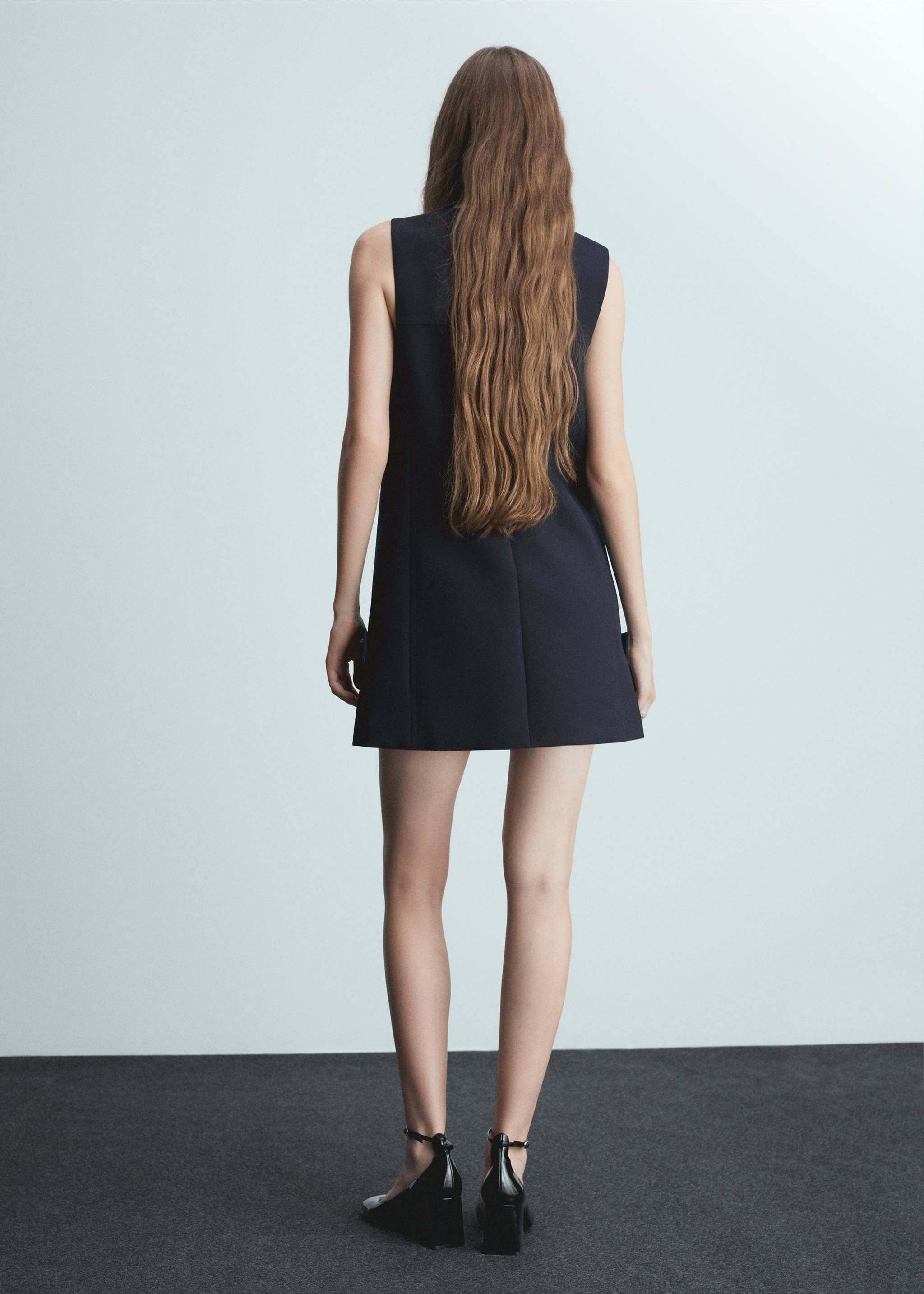 Short dress with decorative buttons - Reverse of the article, Dark Navy. Ref: 77016762-00.