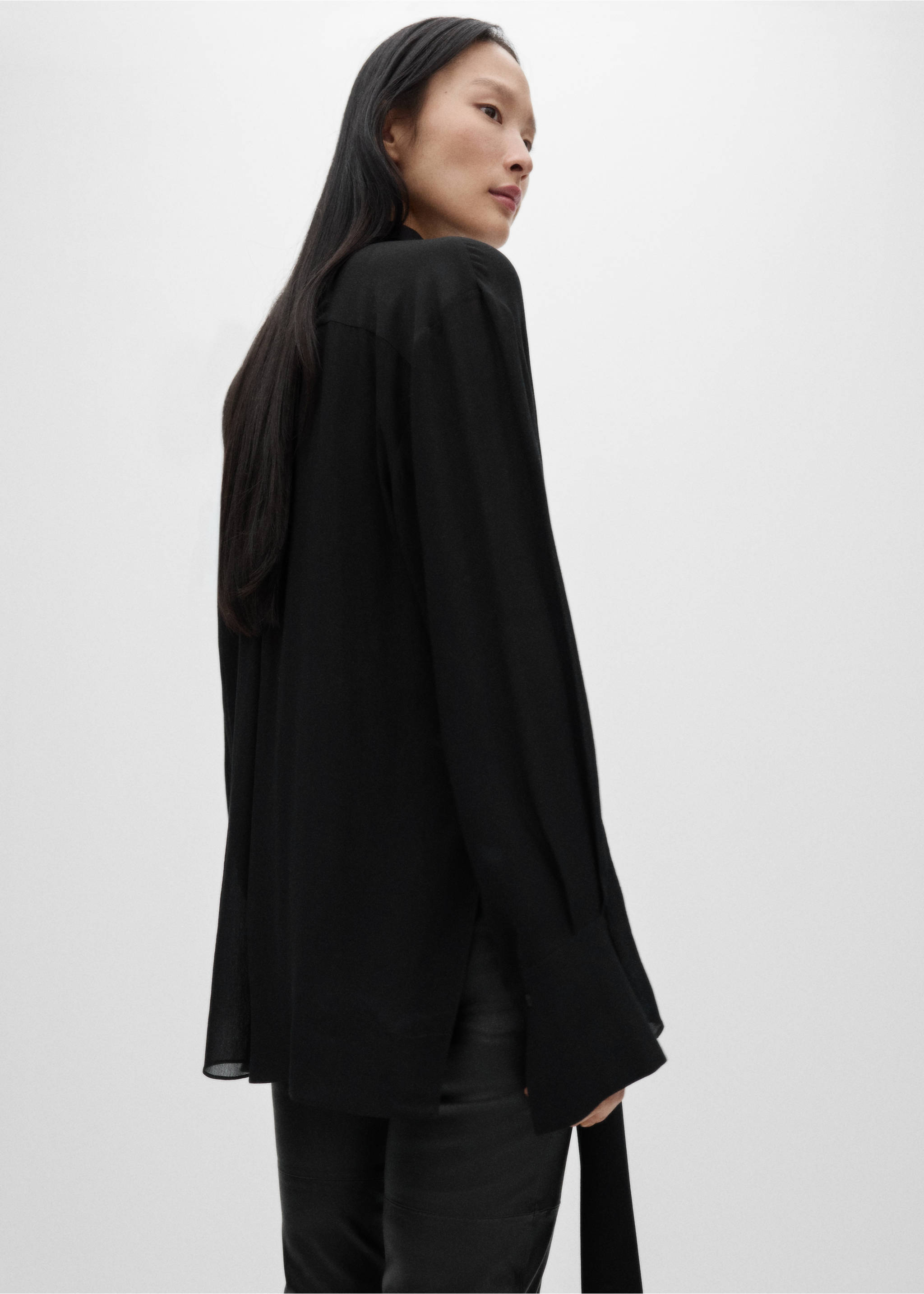Semi-transparent lace shirt - Reverse of the article, Black. Ref: 77016764-00.