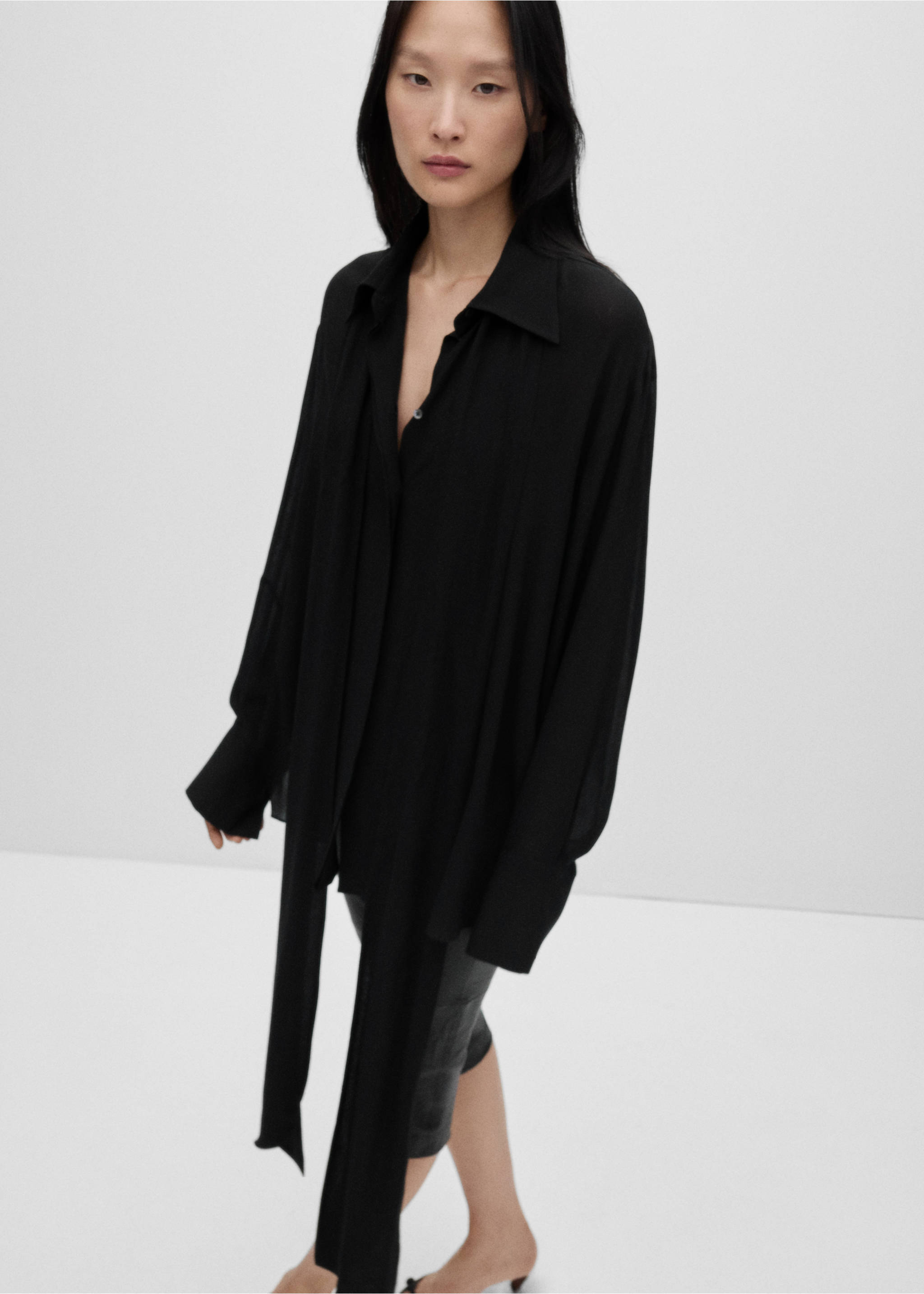 Semi-transparent lace shirt - Details of the article 3, Black. Ref: 77016764-00.