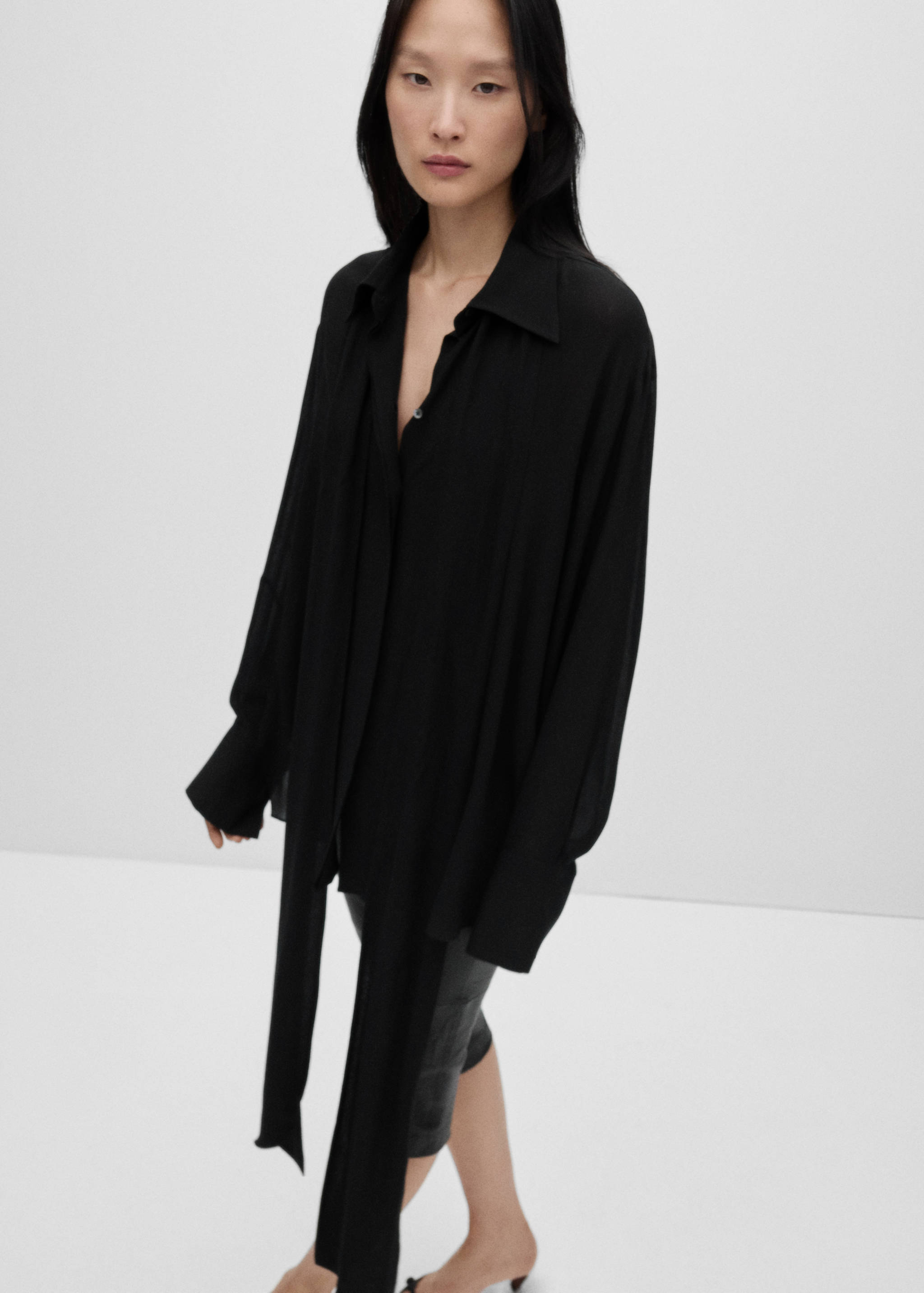 Semi-transparent lace shirt - Details of the article 3