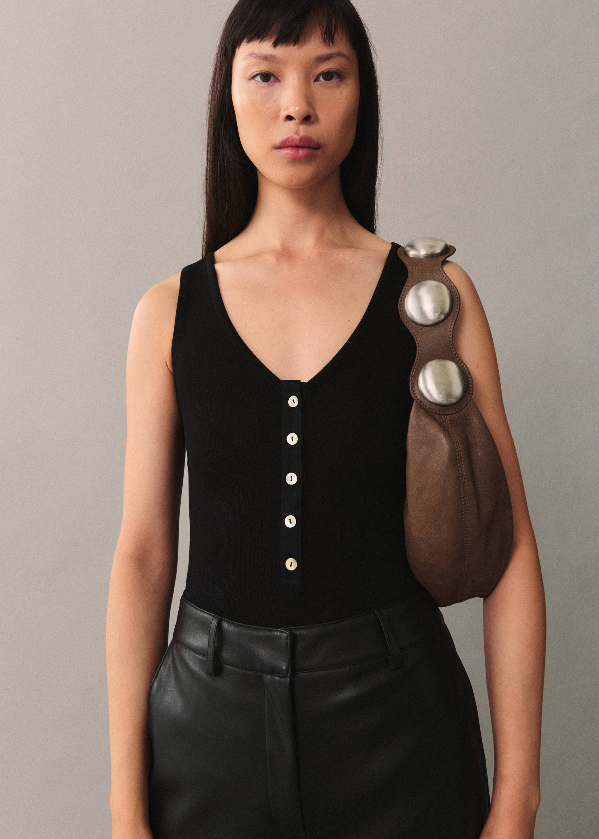 Borsa pelle borchie - Piano generale