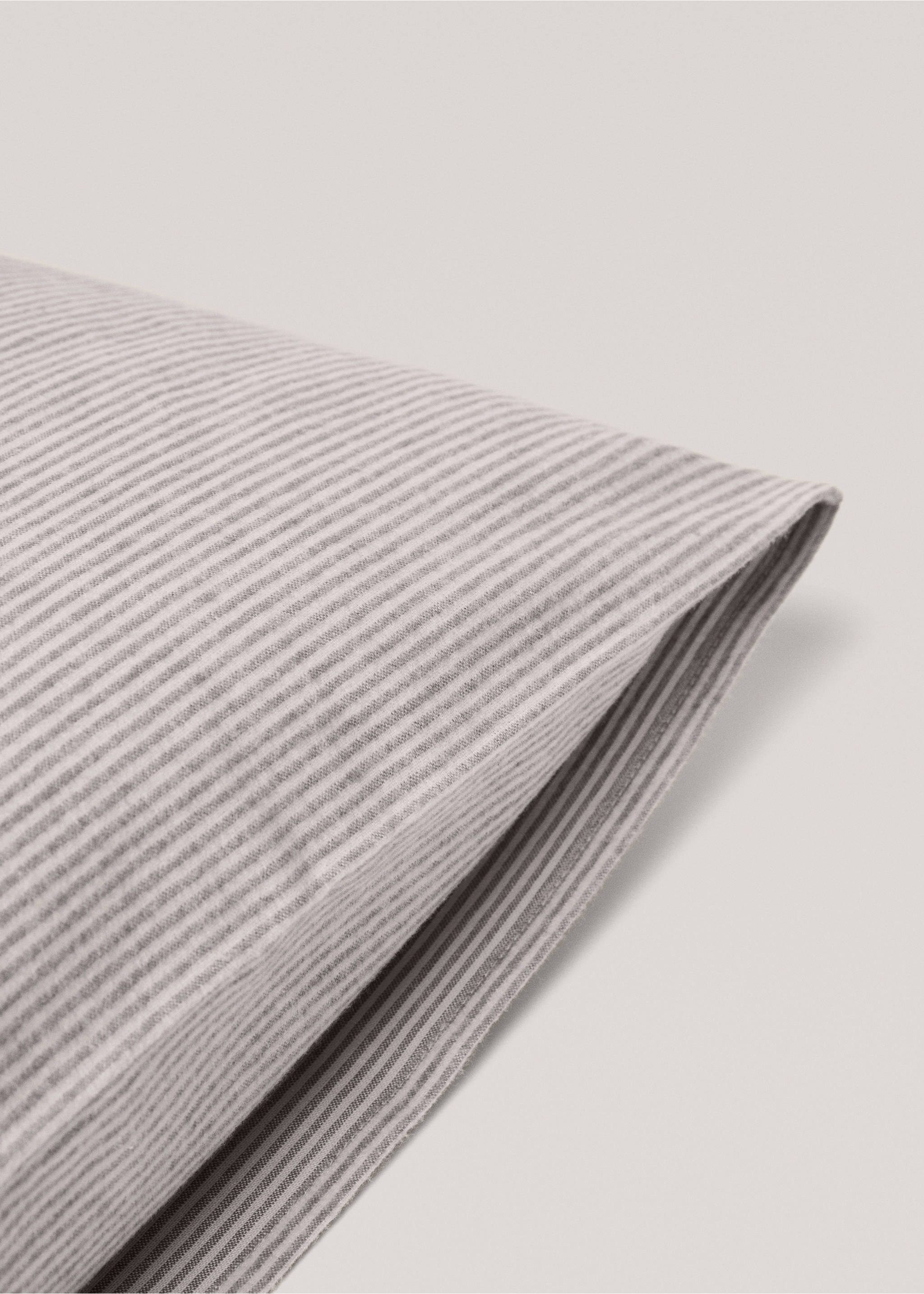 Flannel cotton pillowcase stripes 60x60cm - Details of the article 2, Beige. Ref: 77017661-00.