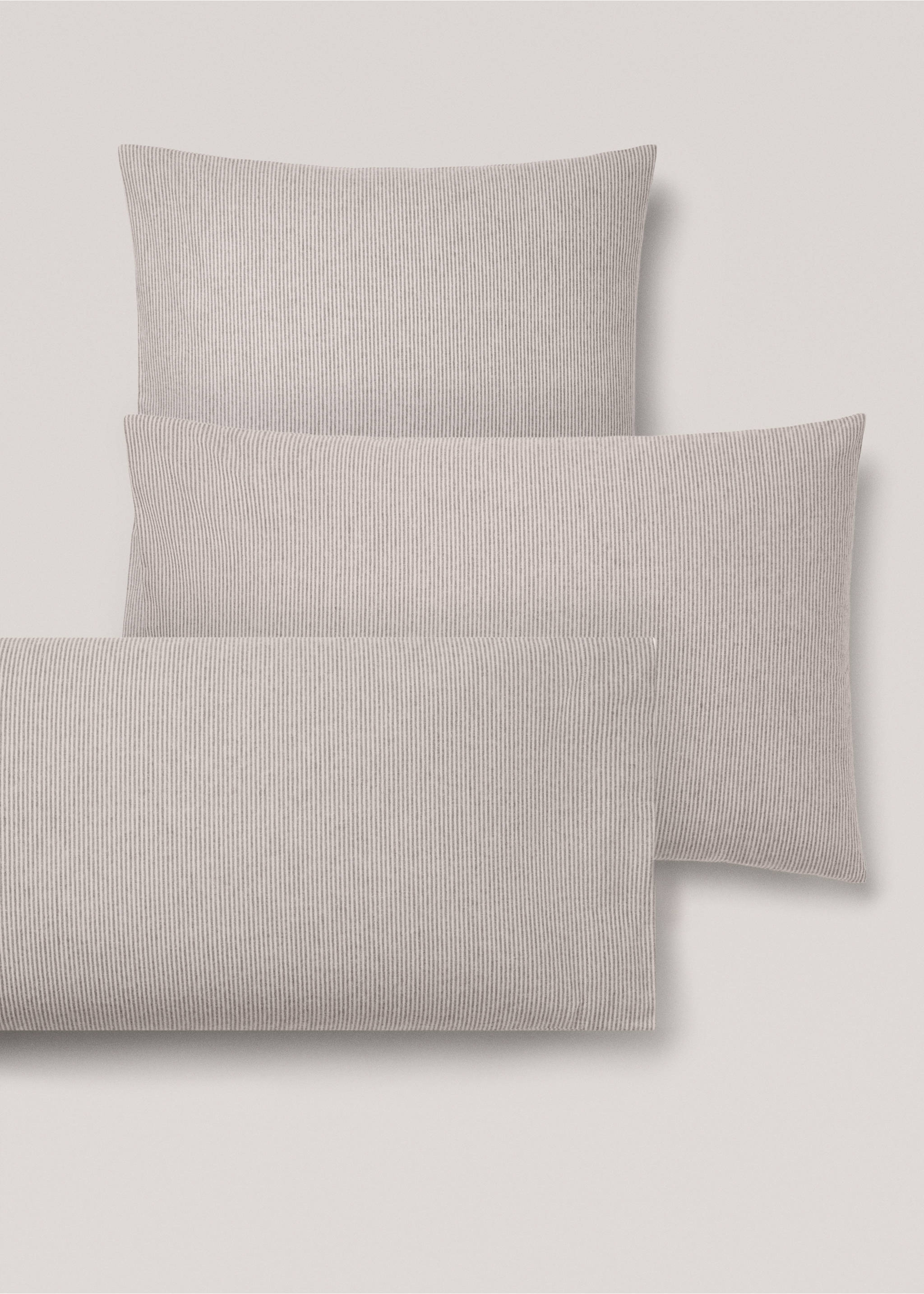 Flannel cotton pillowcase stripes 60x60cm - Details of the article 4, Beige. Ref: 77017661-00.