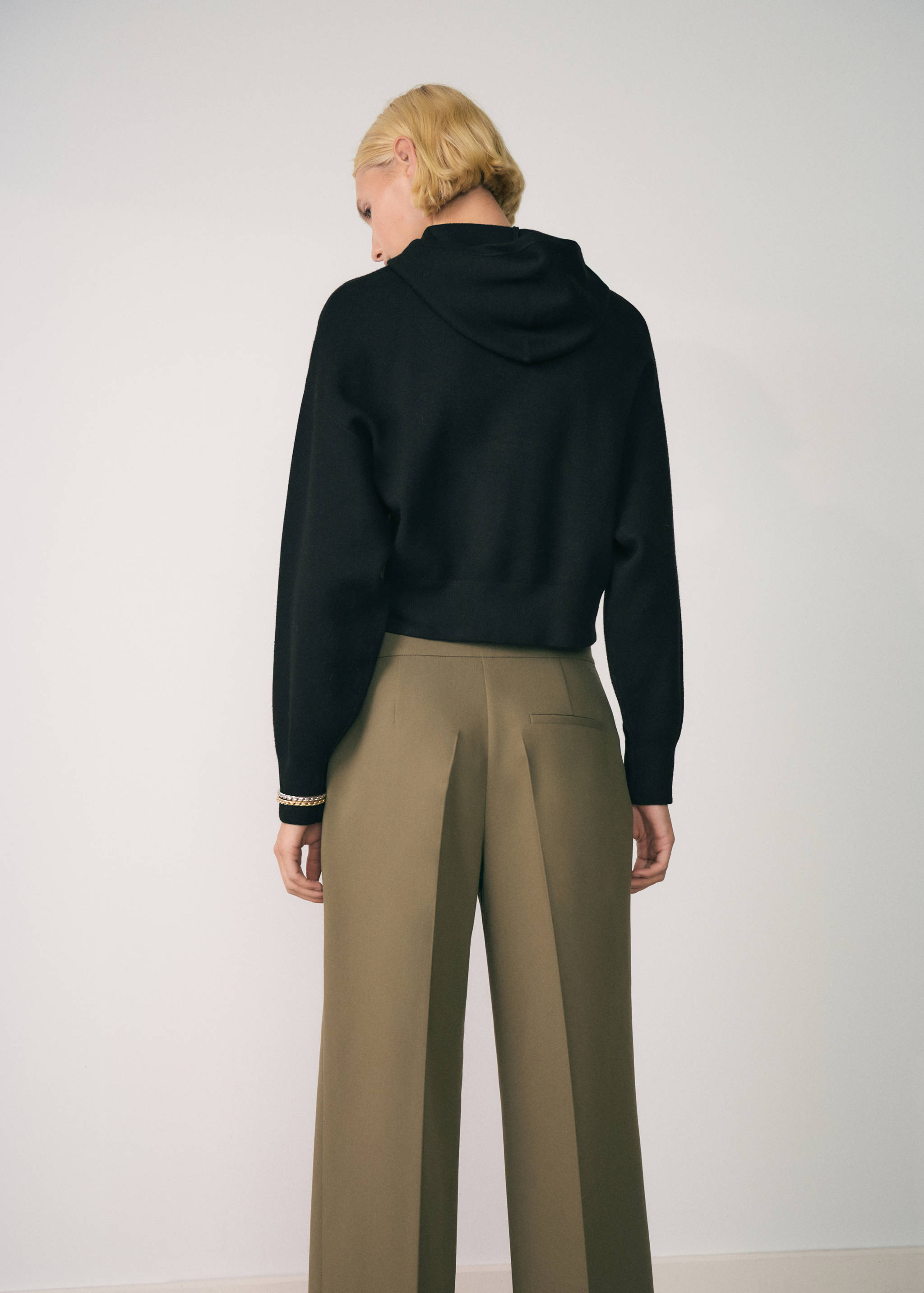 Hooded knit sweater - Reverse of the article