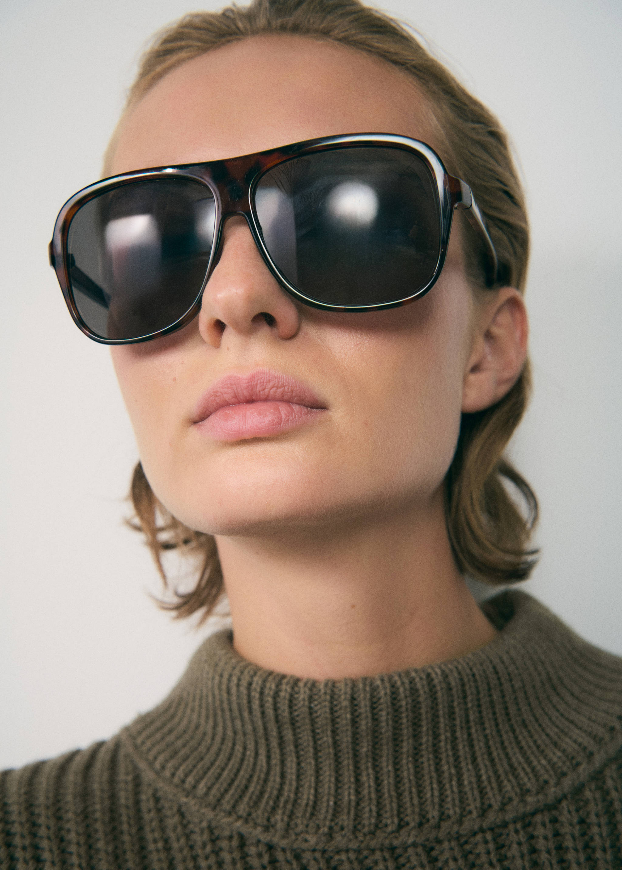 Buttons detail knit sweater - Details of the article 1