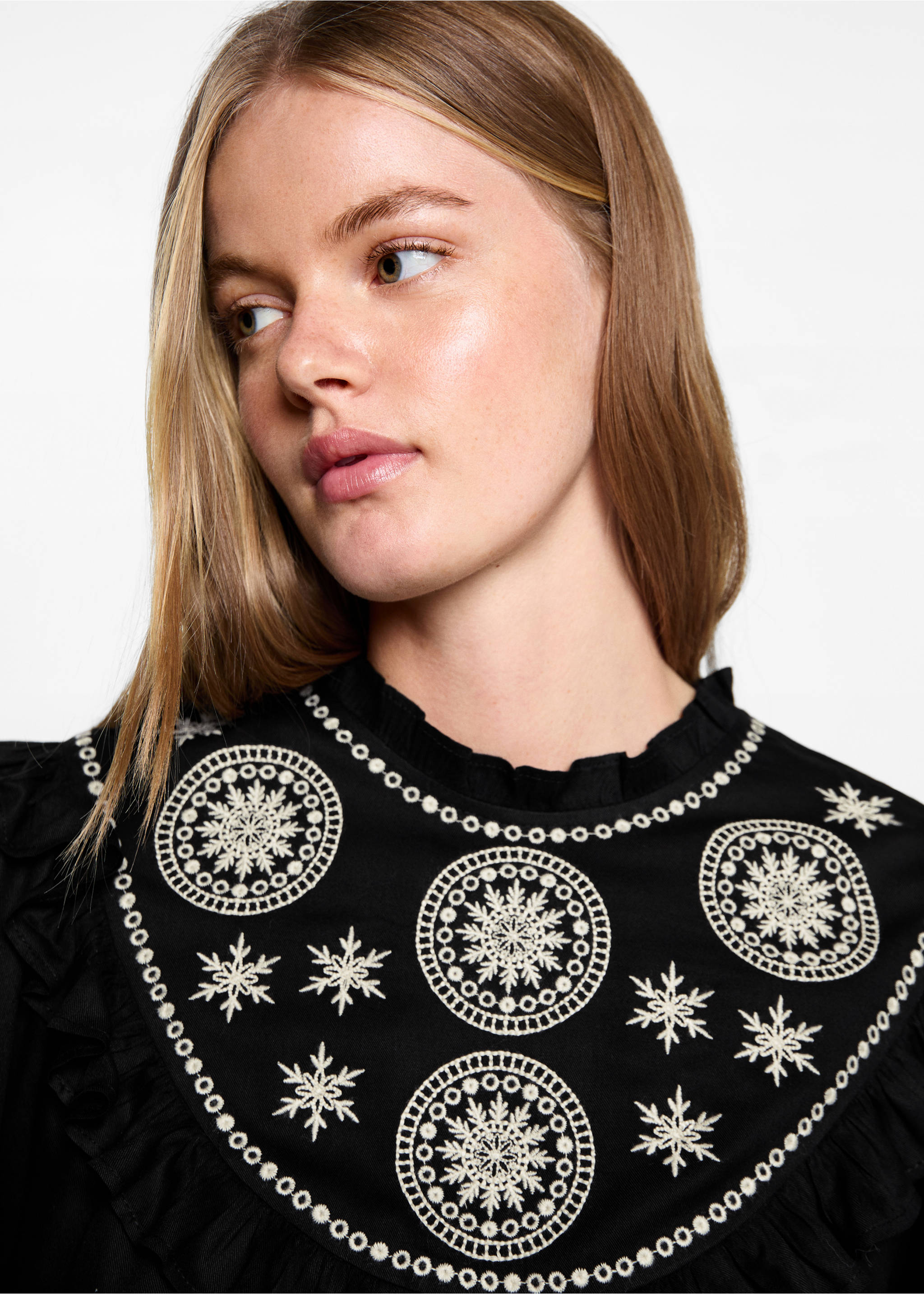 Fluid blouse with embroidered details - Details of the article 1, Black. Ref: 77017677-00.