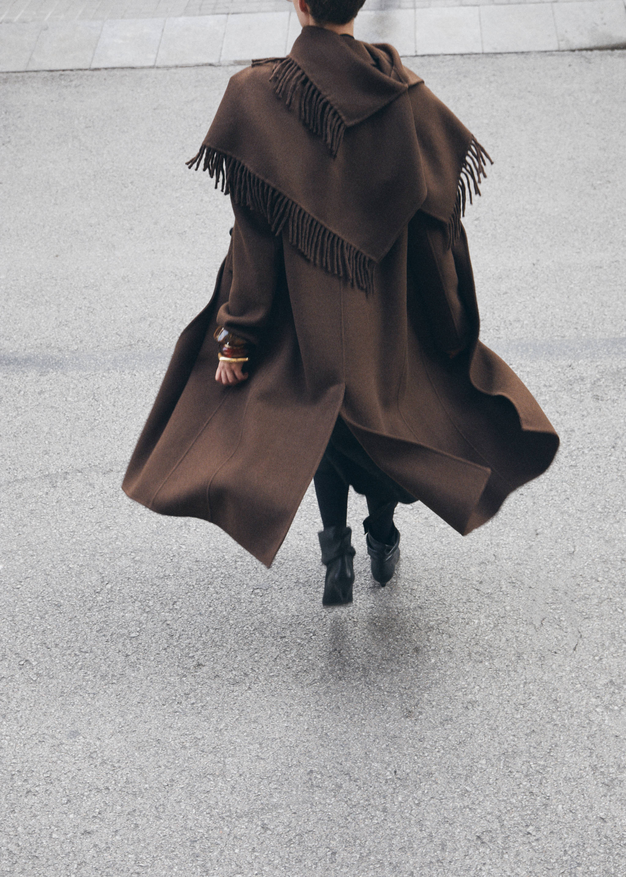 Wool coat with fringed scarf - Details of the article 9