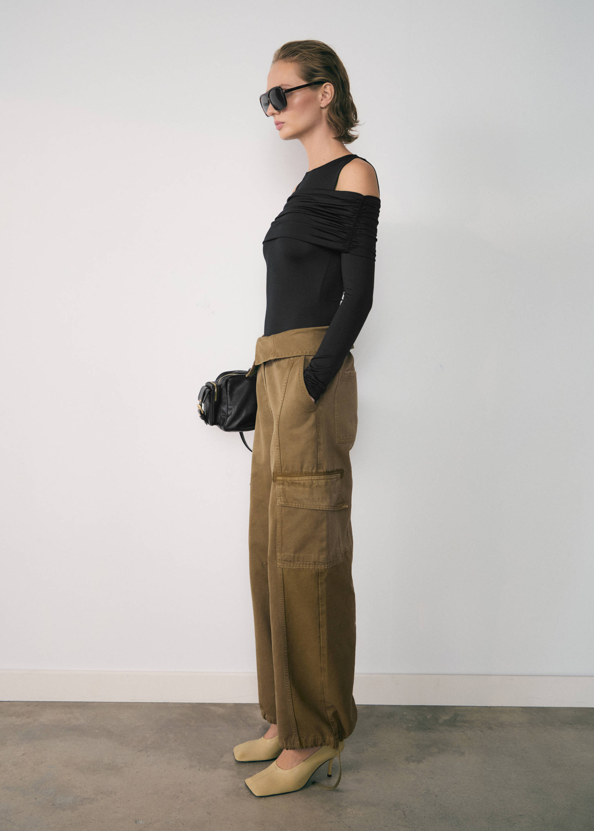 Cargo jeans with turn-up waist - General plane