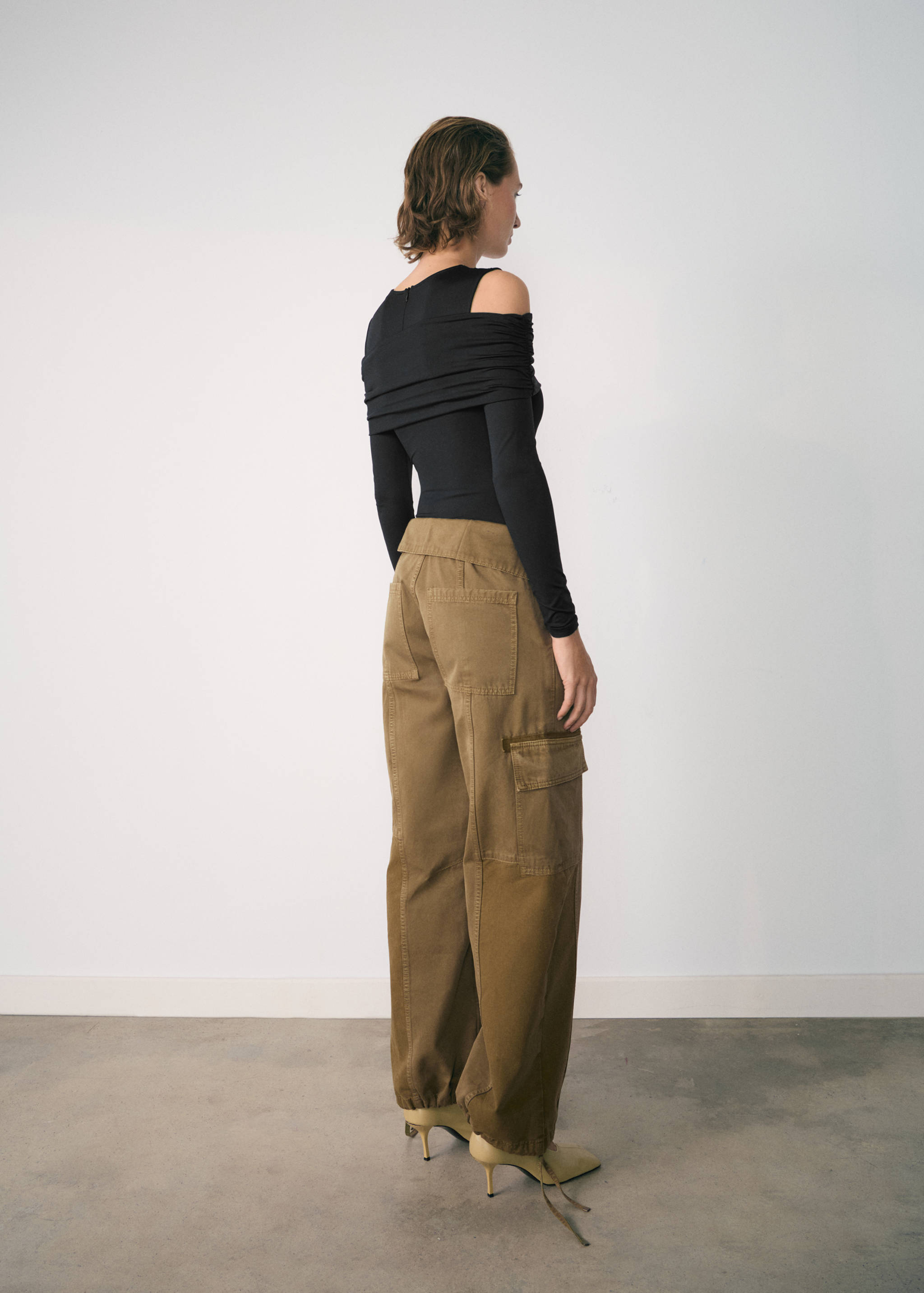 Cargo jeans with turn-up waist - Reverse of the article