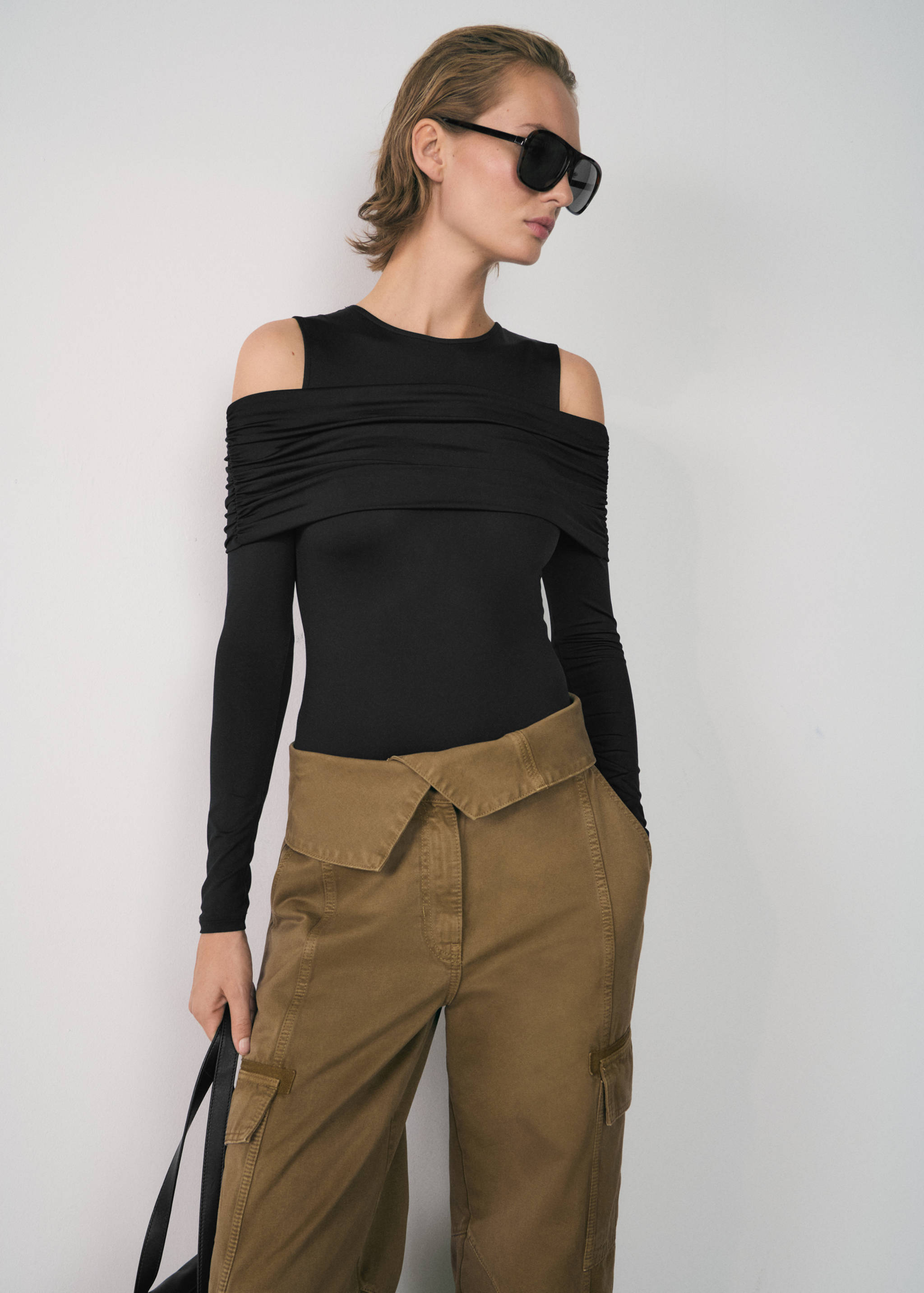 Cargo jeans with turn-up waist - Details of the article 1