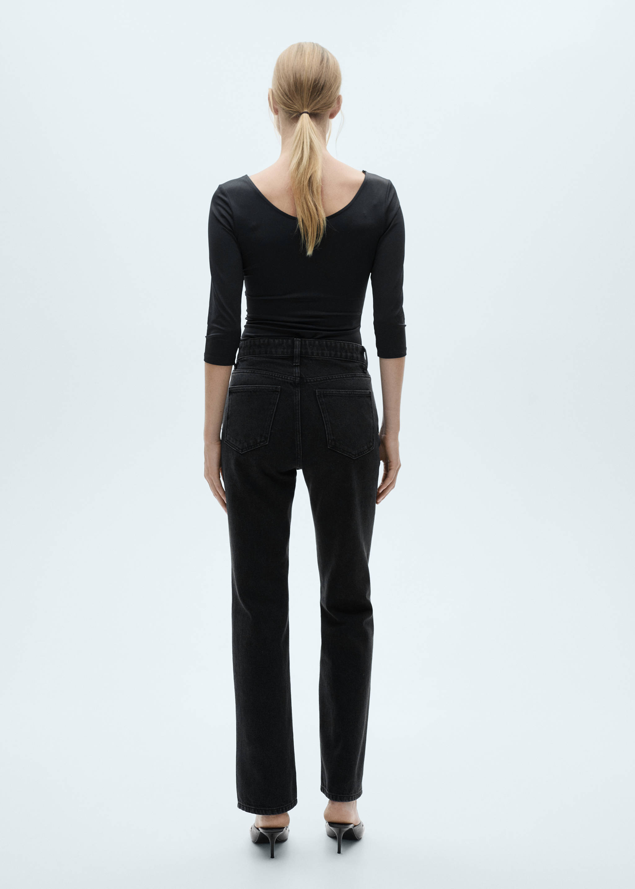 Three-quarter sleeve t-shirt - Reverse of the article