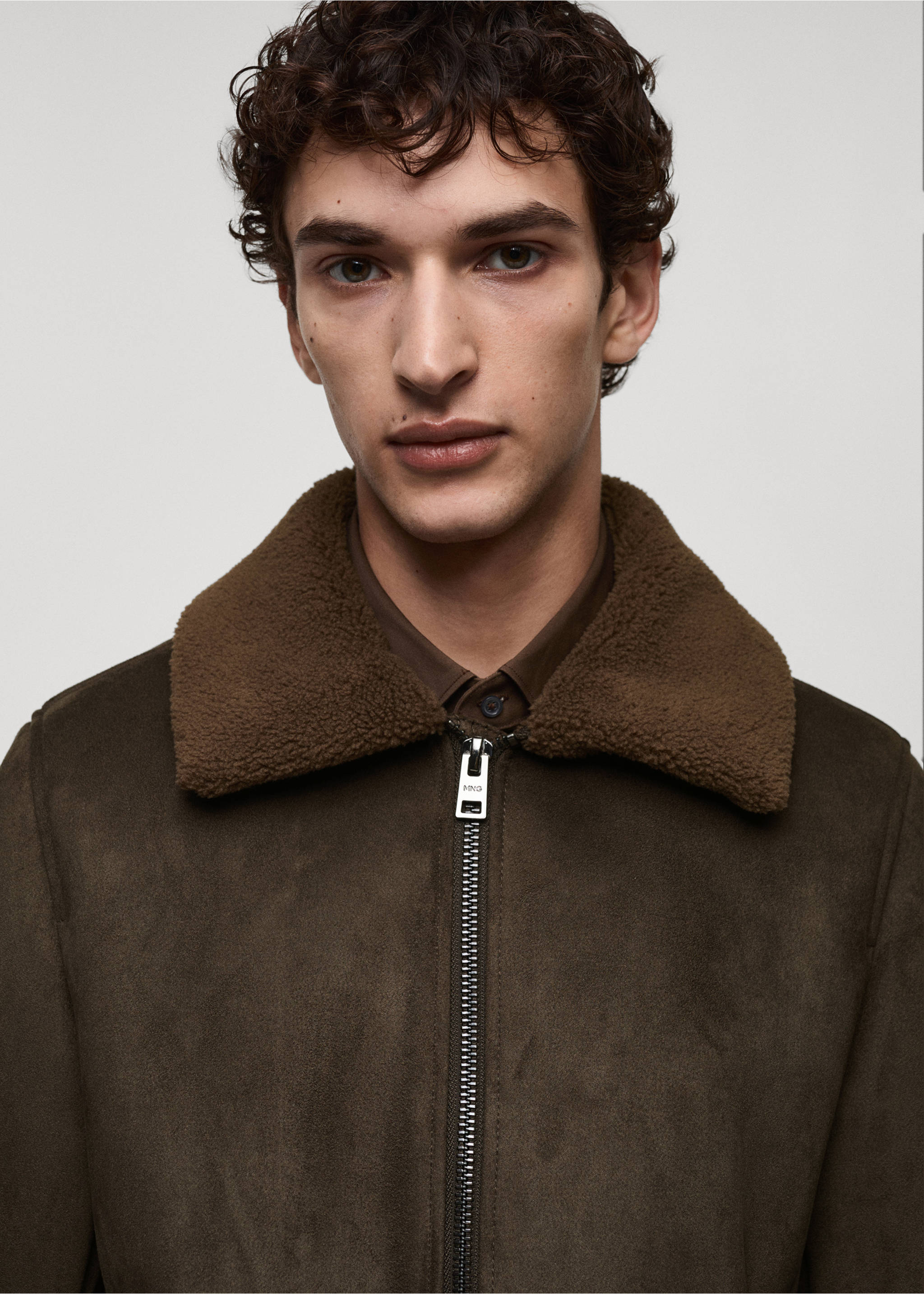 Doubleface-Jacke mit Wildledereffekt - Detail des Artikels 1, Kognac. Ref: 77017915-00.