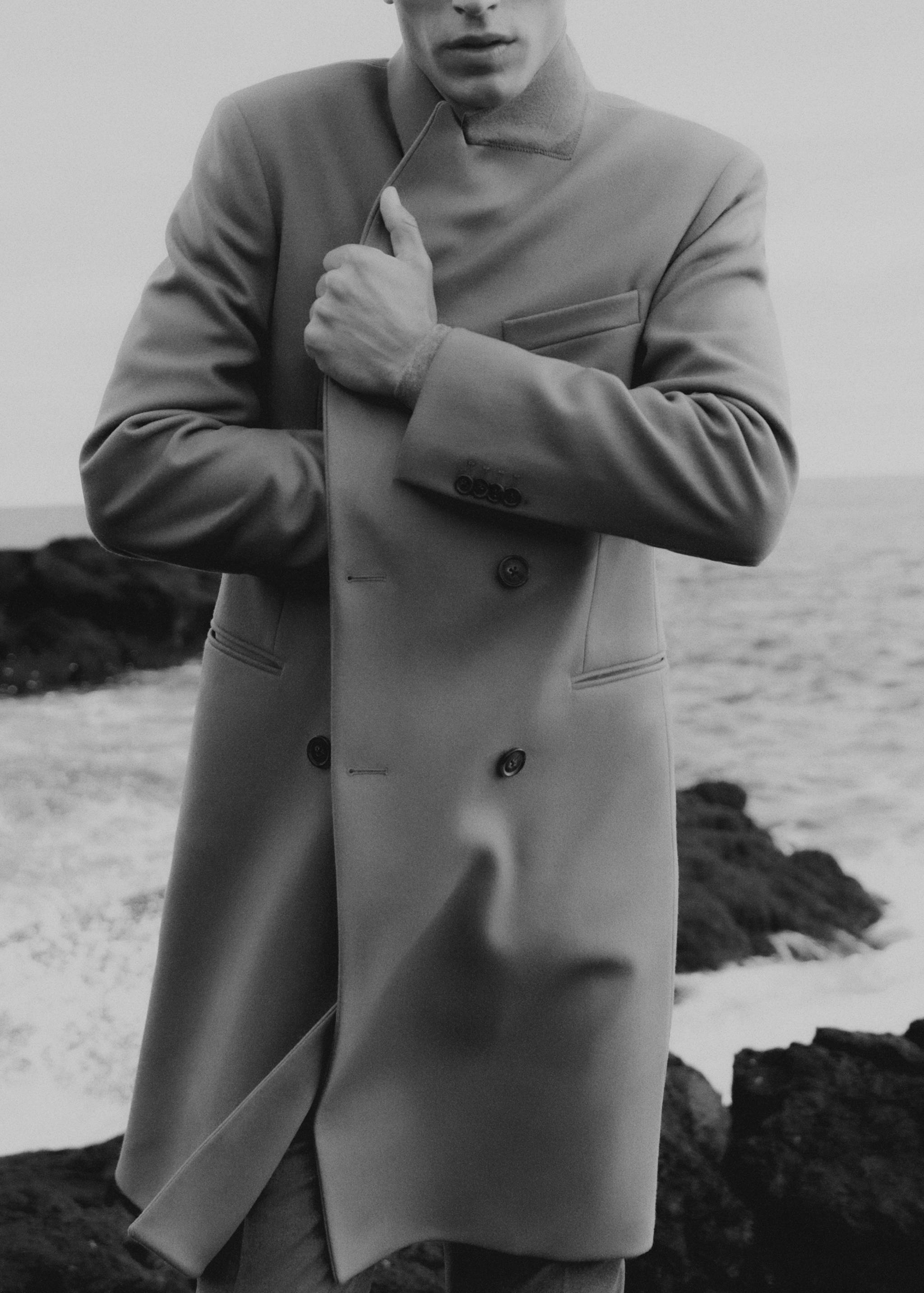 Sobretudo assertoado de 100% lã italiana - Pormenor do artigo 3