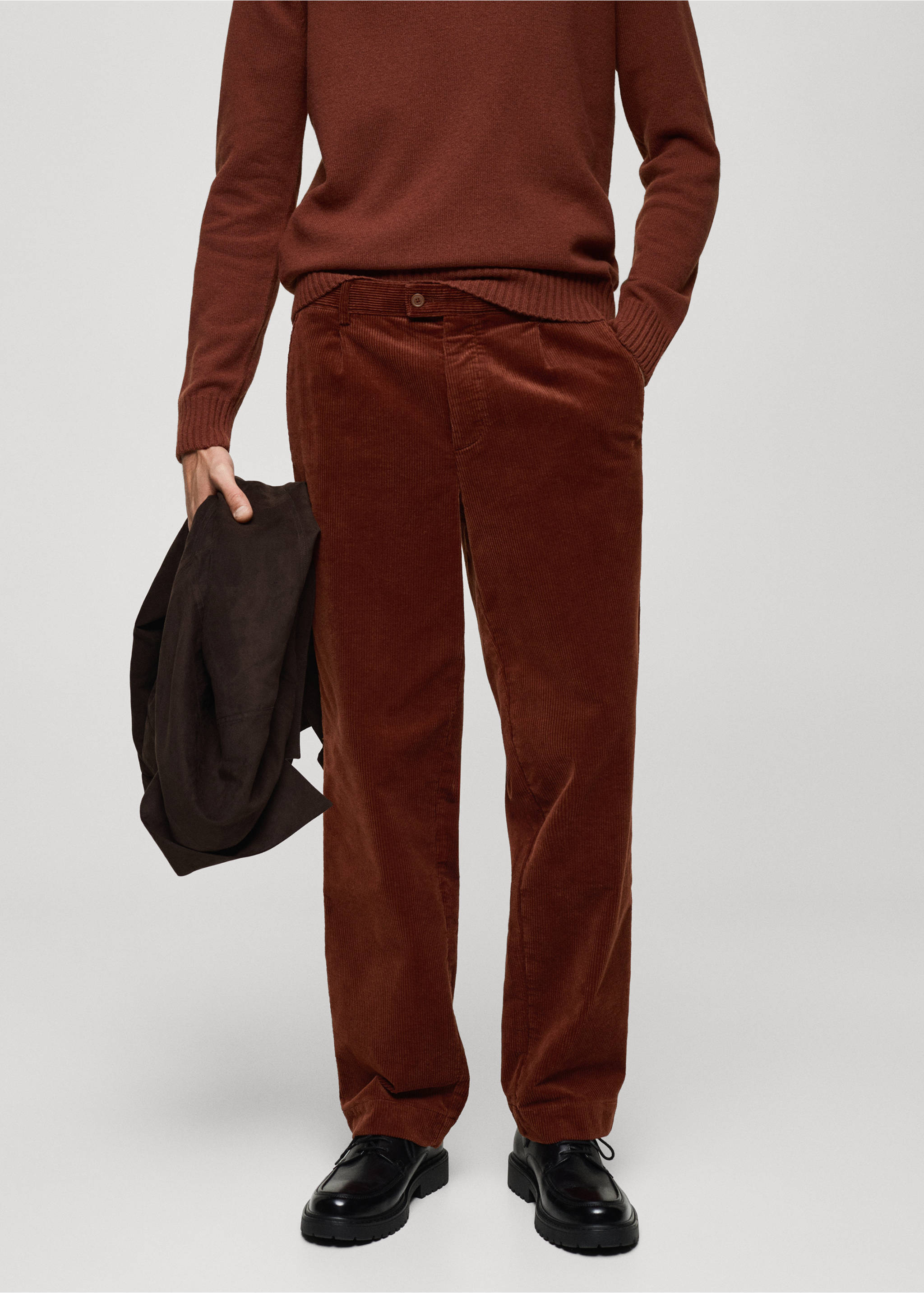 Pantalon velours côtelé pinces straight-fit - Plan moyen, Rouge-orangé. Ref: 77017921-00.
