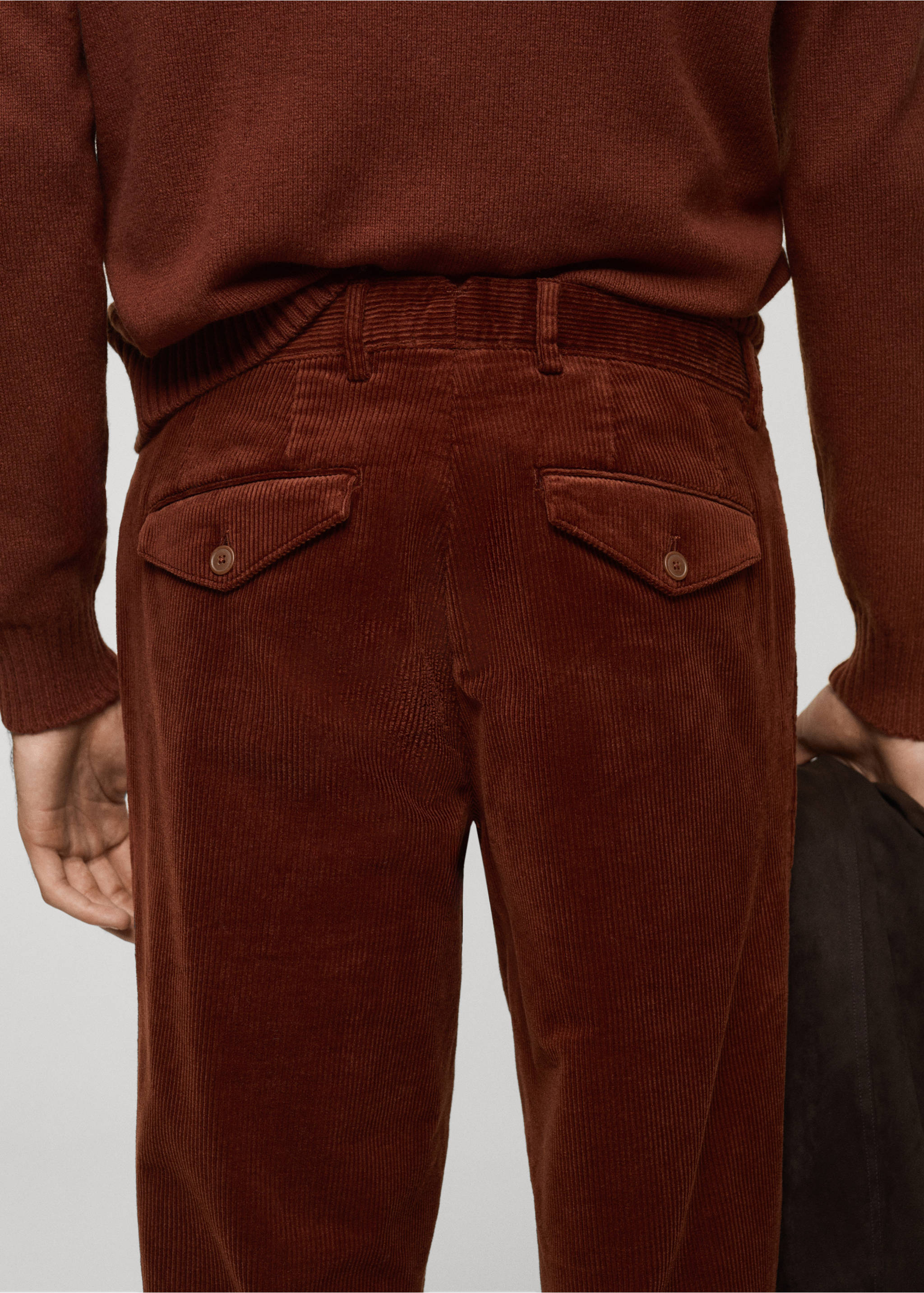 Pantalon velours côtelé pinces straight-fit - Détail de l'article 6, Rouge-orangé. Ref: 77017921-00.