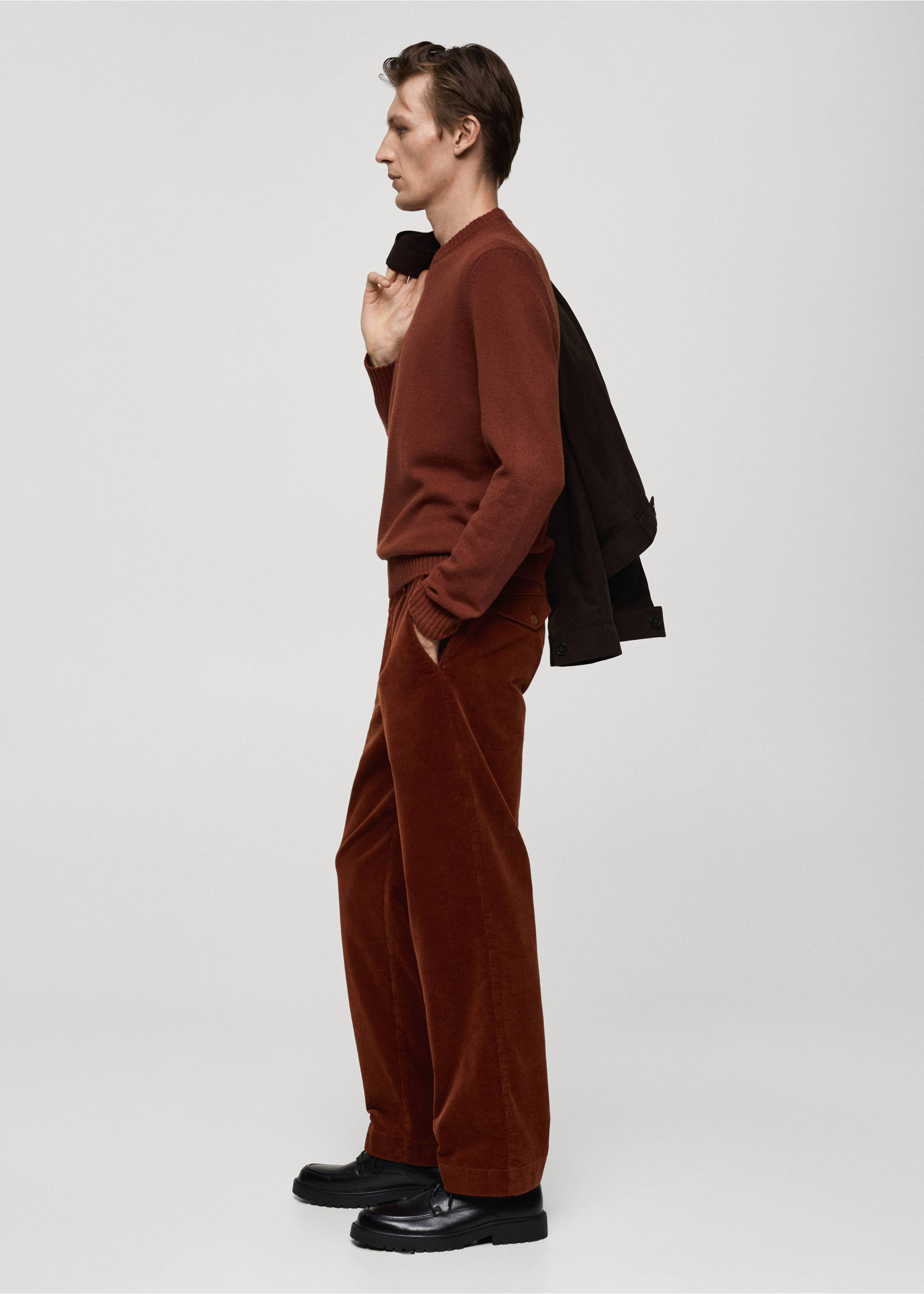 Pantalon velours côtelé pinces straight-fit - Détail de l'article 2, Rouge-orangé. Ref: 77017921-00.