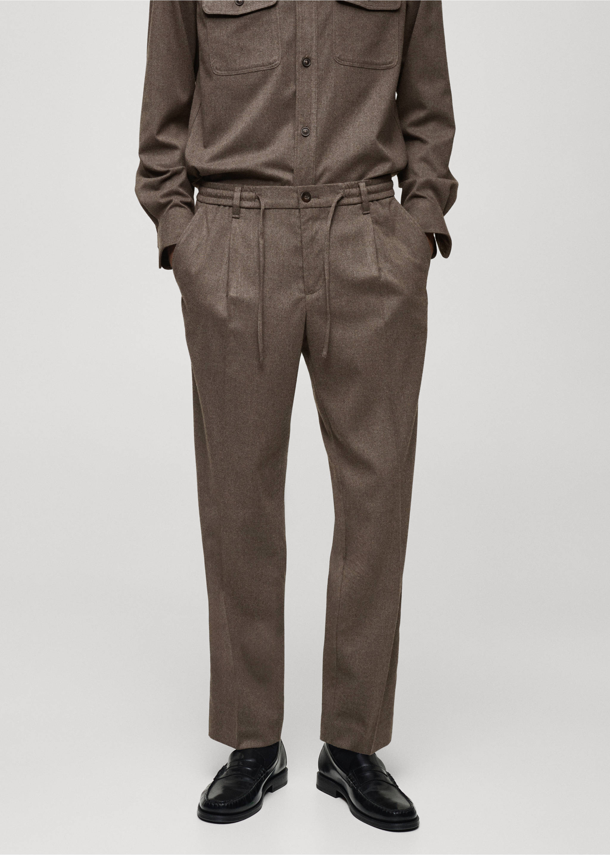 Regular Fit Bundfaltenhose mit Kordelzug - Mittlere Ansicht, Nerzgrau. Ref: 77017922-00.