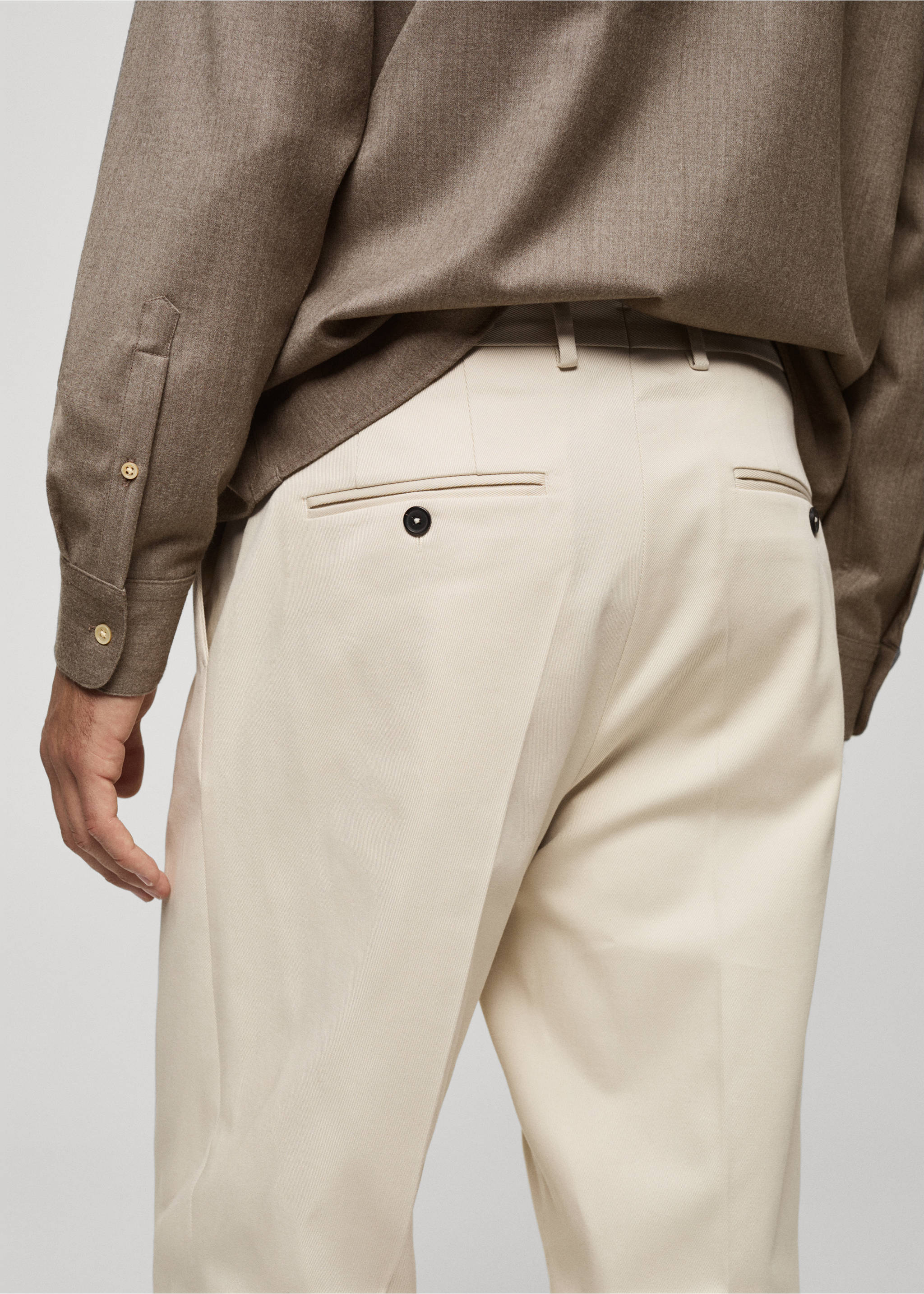Cotton twill pleated trousers - Details of the article 6, Ecru. Ref: 77017929-00.