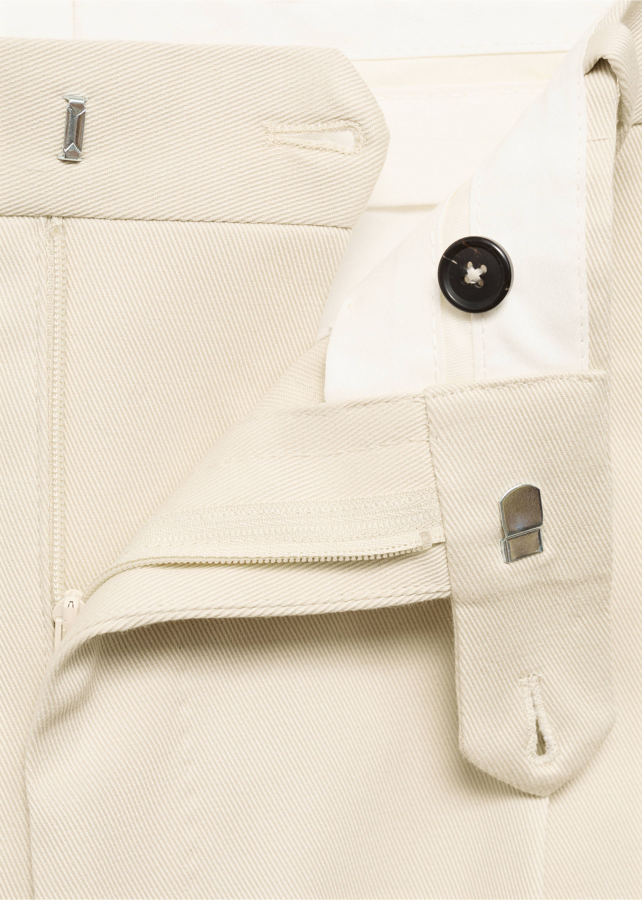 Cotton twill pleated trousers - Details of the article 8, Ecru. Ref: 77017929-00.