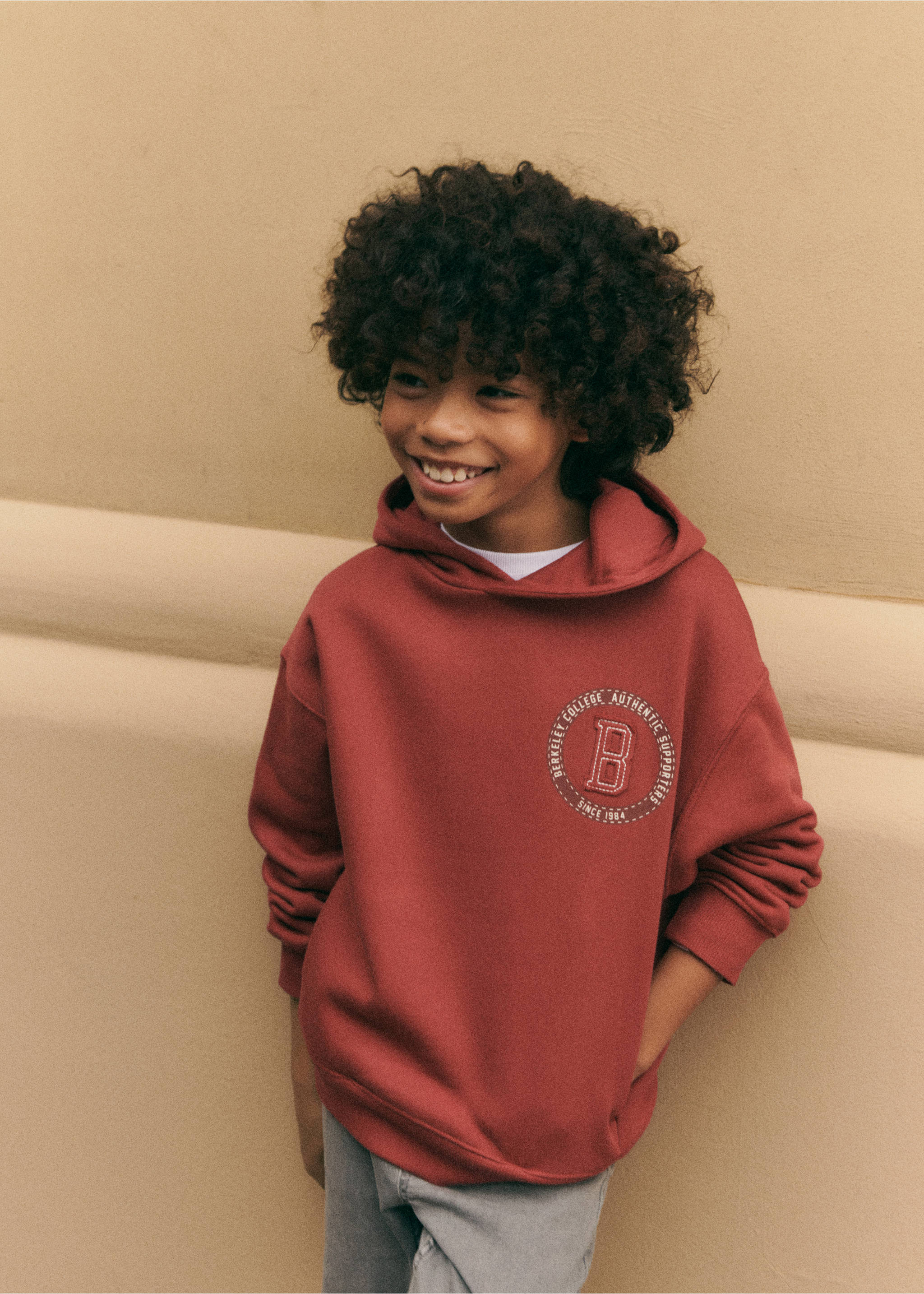 Embroidered detail cotton sweatshirt - Details of the article 5, Cherry. Ref: 77017930-00.