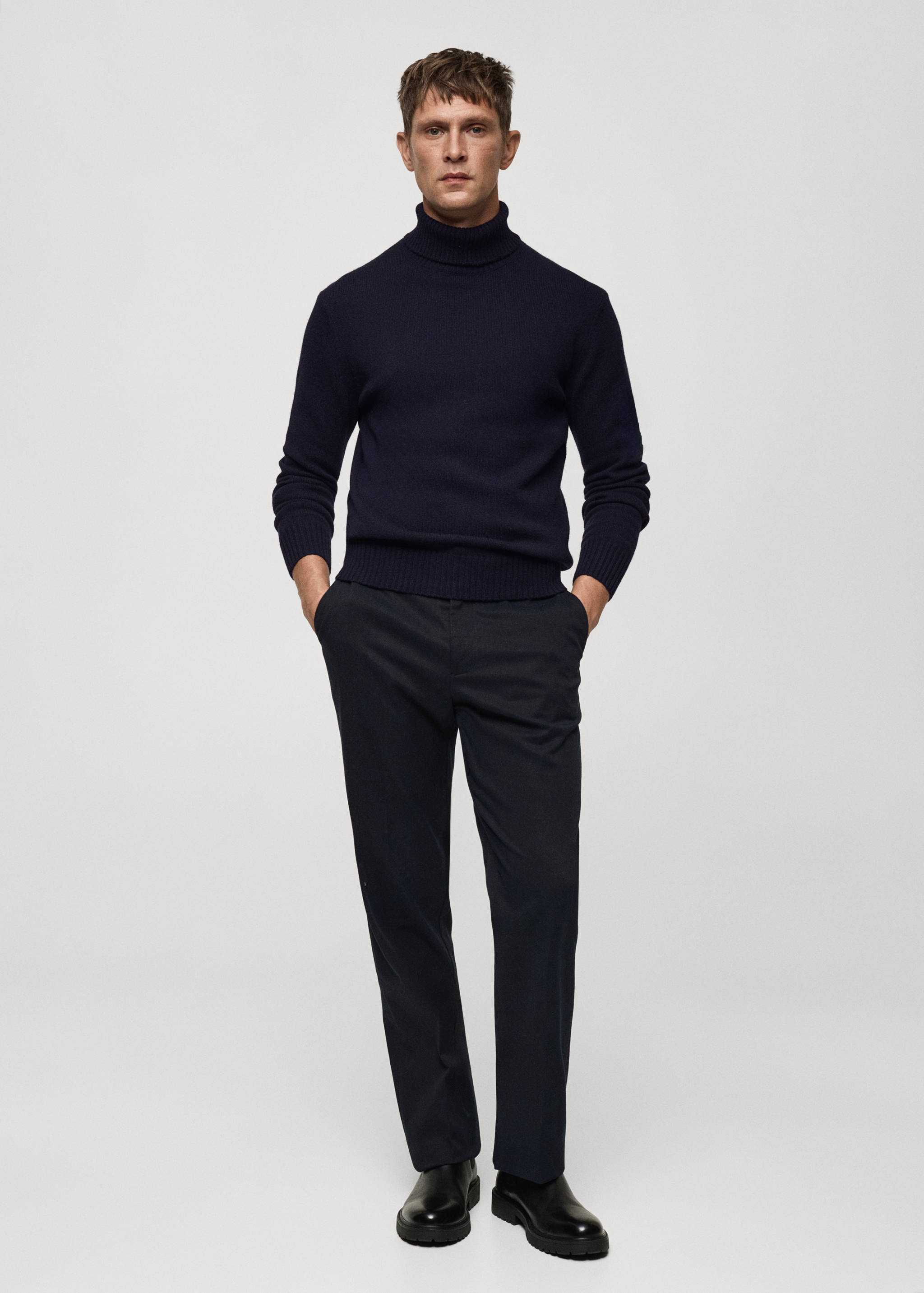 Camisola de malha de lã com gola alta - Plano geral