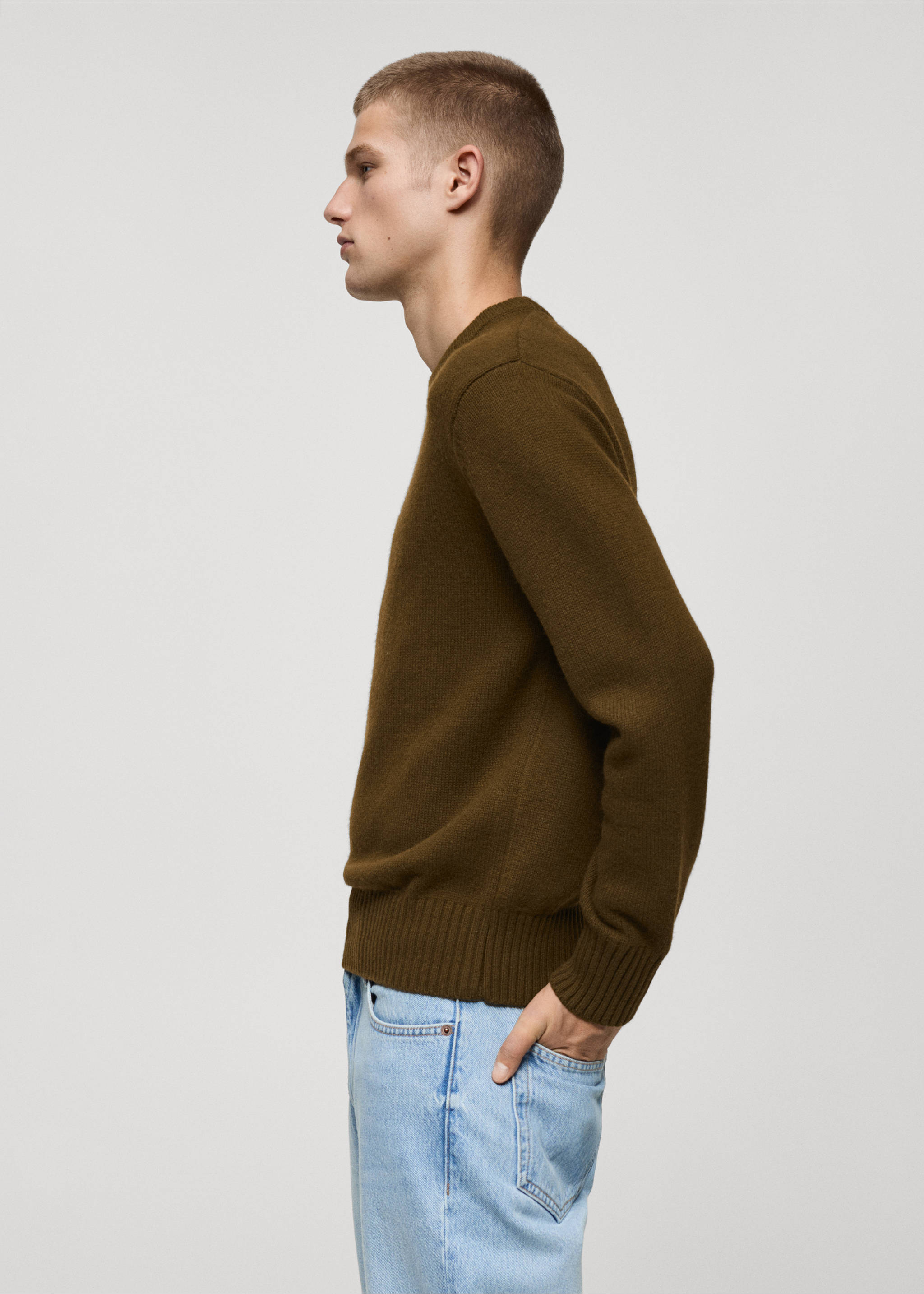 Strickpullover aus Wollgemisch - Detail des Artikels 2, Olivengrün. Ref: 77017938-00.