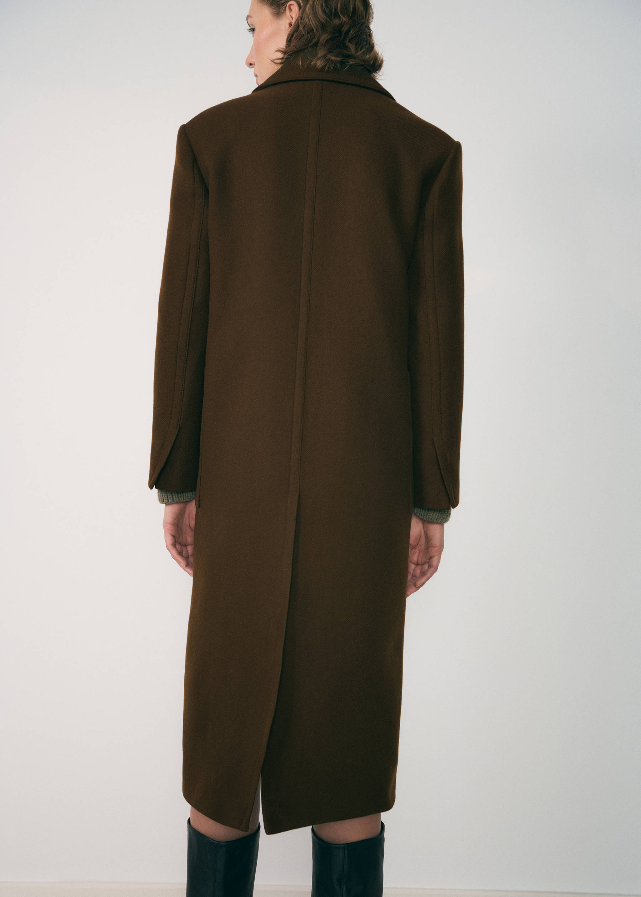 Virgin wool coat with pockets - Reverse of the article