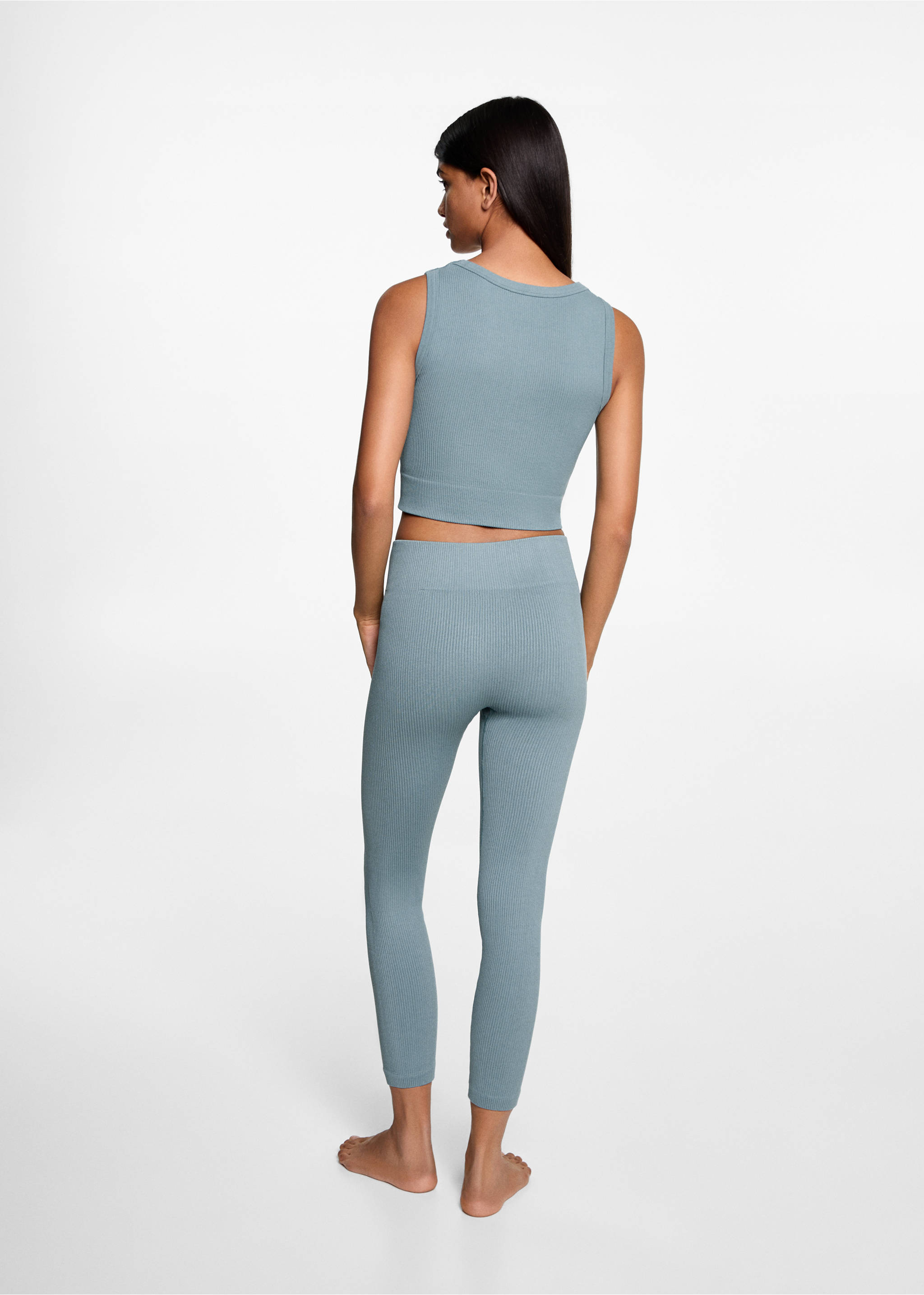 Bauchfreies Sport-Top - Rückseite des Artikels, Minzgrün. Ref: 77018281-00.