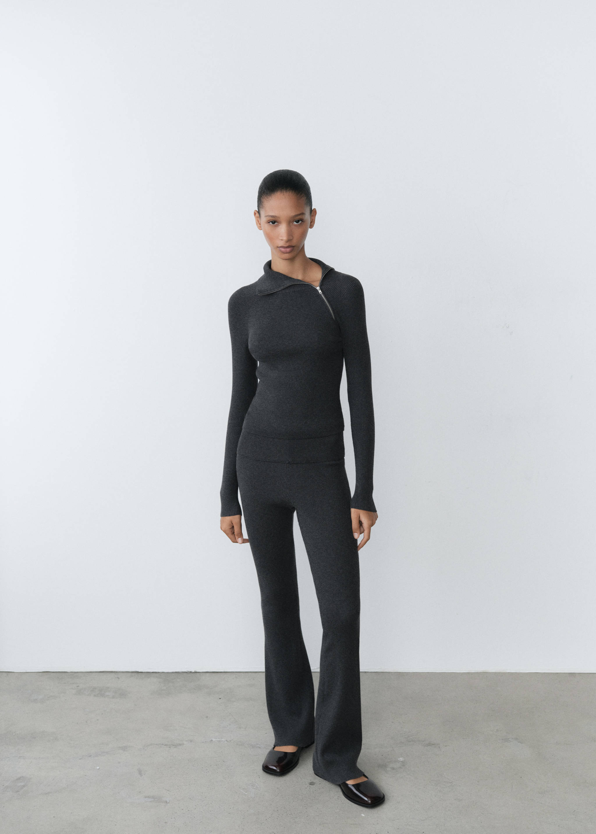 Žebrovaný svetr s límcem a zipem - Celkový náhled