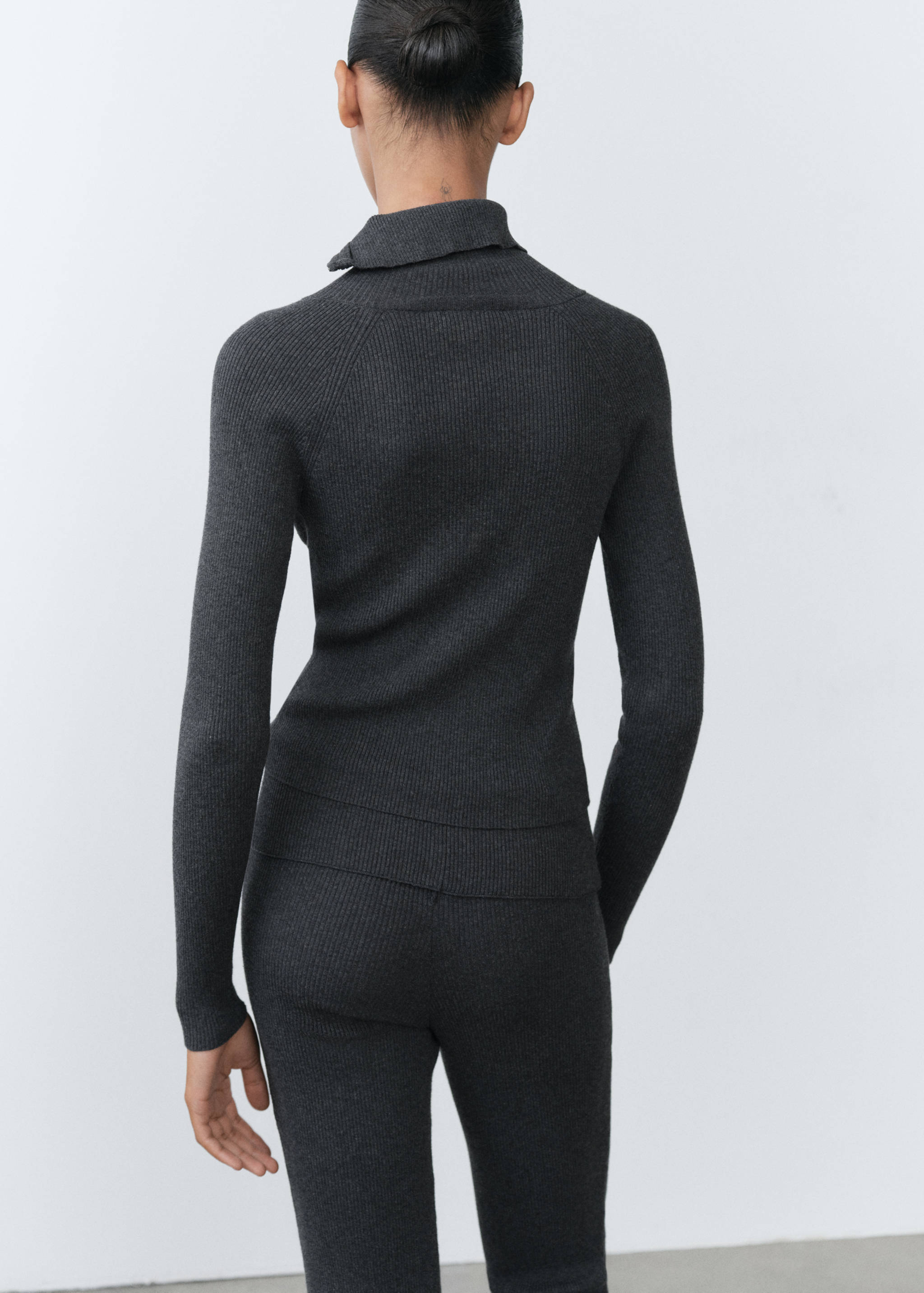 Žebrovaný svetr s límcem a zipem - Zadní strana zboží