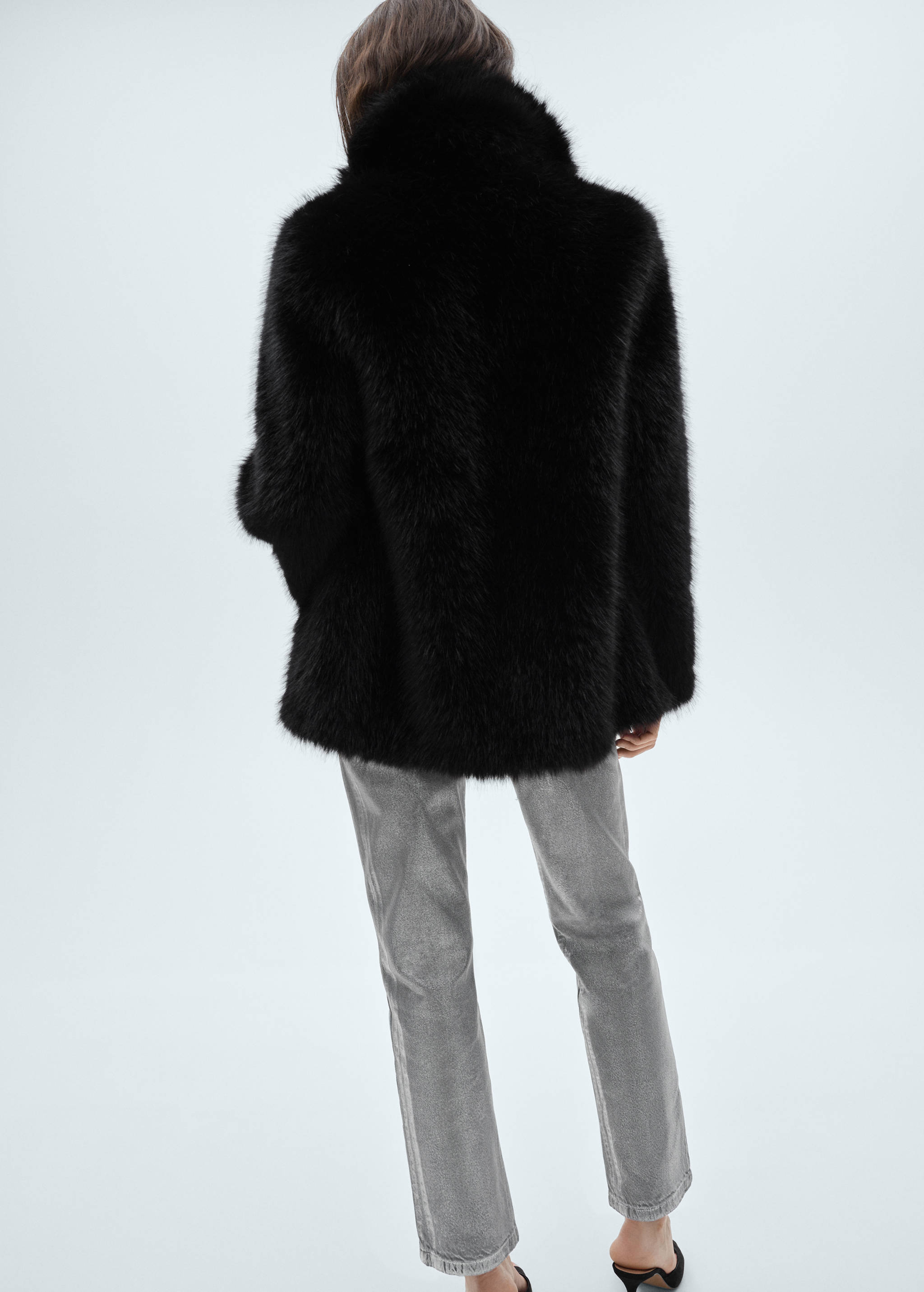 Faux-fur coat with lapels - Reverse of the article