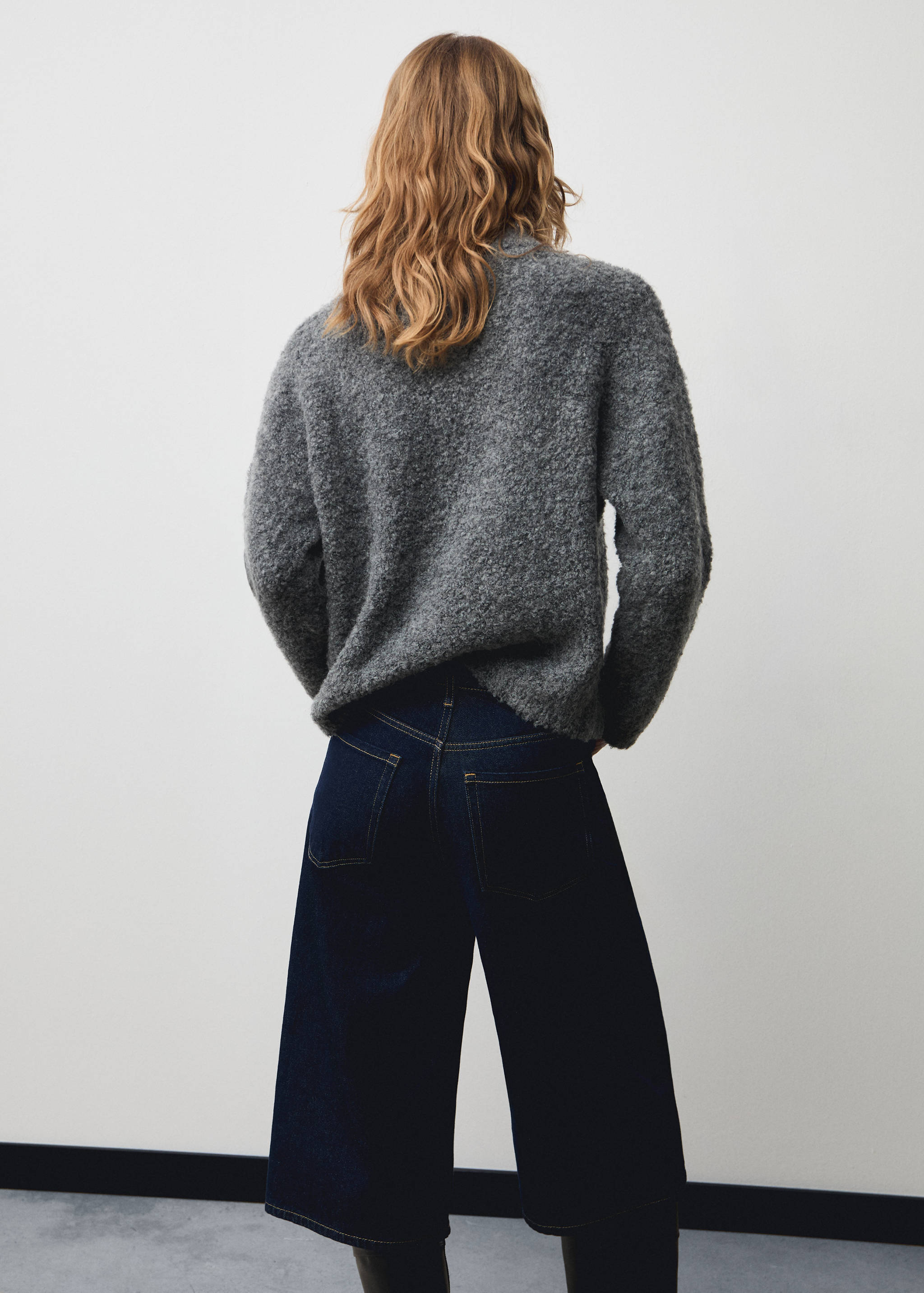 Round-neck knitted sweater - Reverse of the article