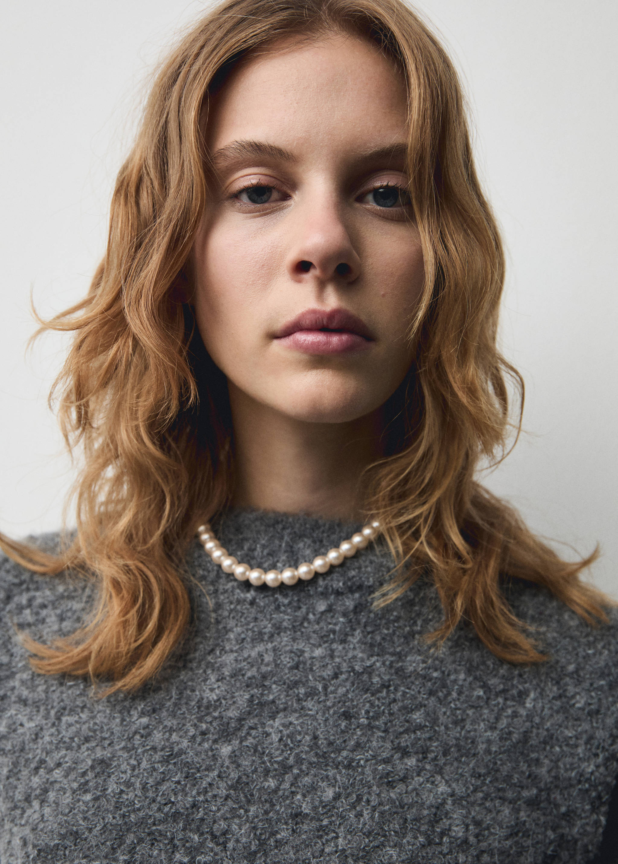 Round-neck knitted sweater - Details of the article 1