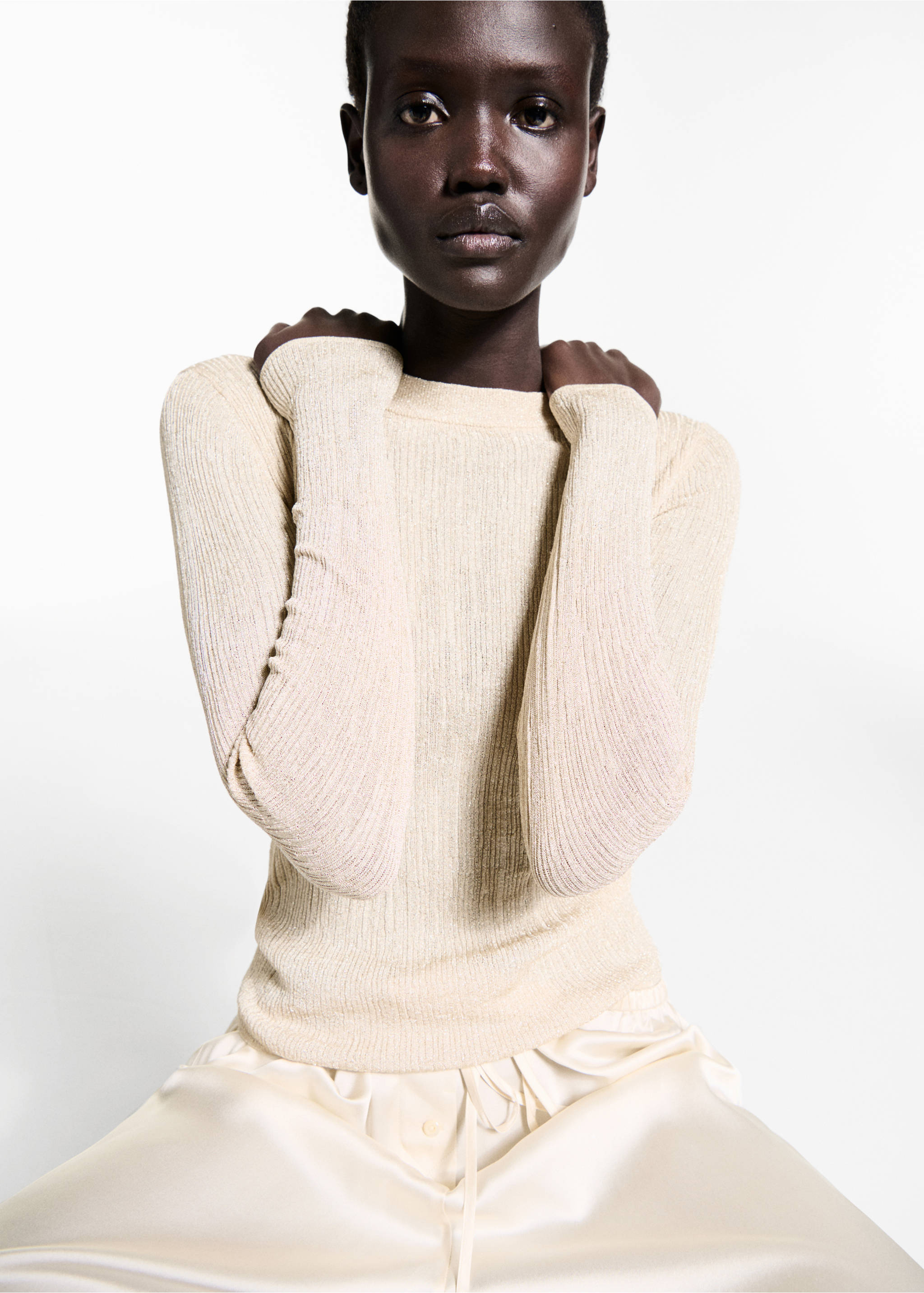 Rundhalspullover aus Lurex - Mittlere Ansicht, Gold. Ref: 77019061-00.