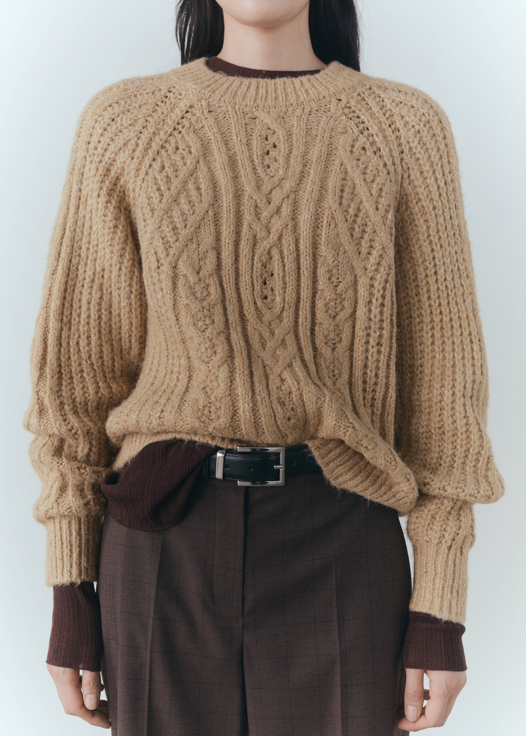 Thick knit round neck sweater - Medium plane