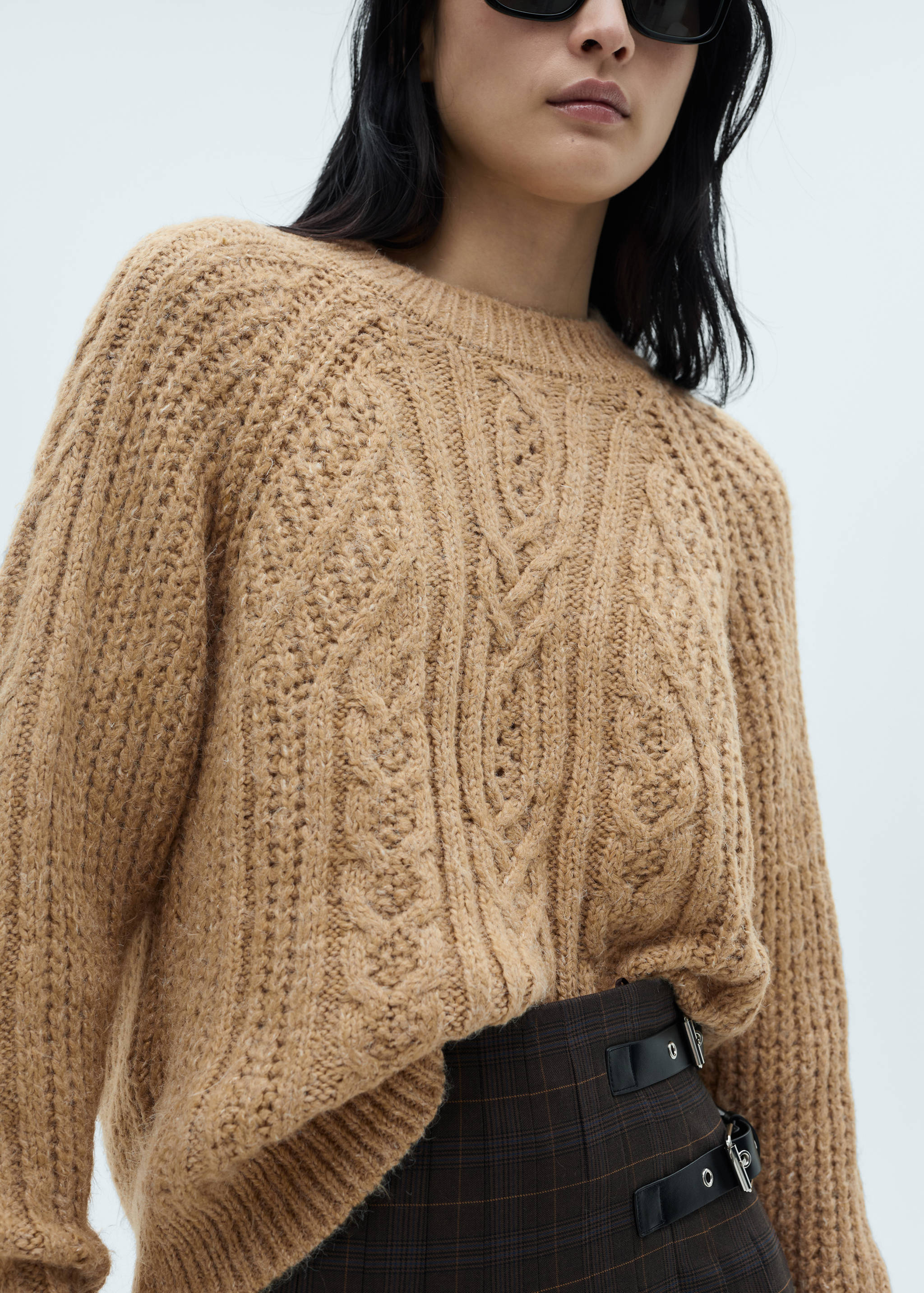 Thick knit round neck sweater - Details of the article 6
