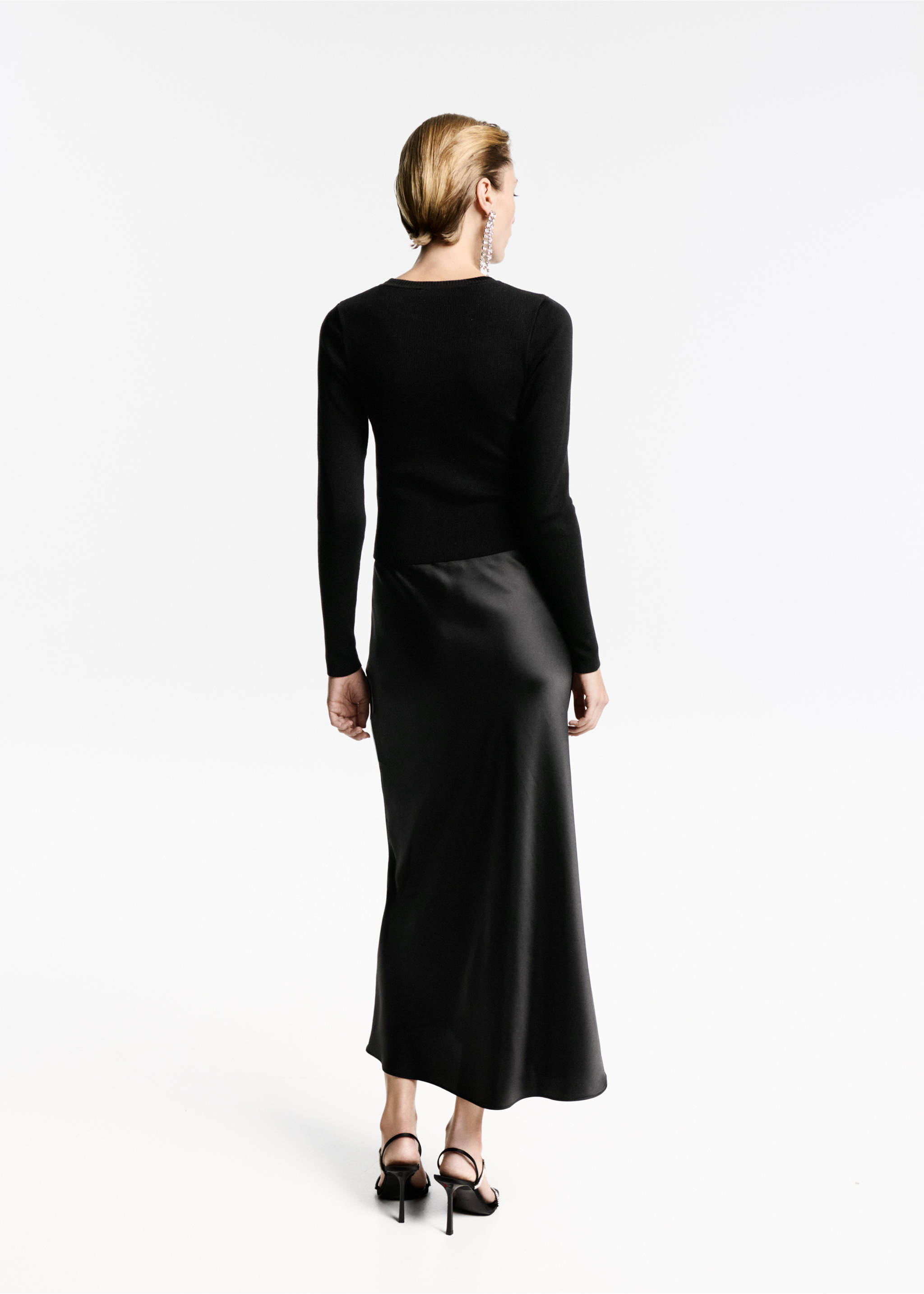 Strassverzierter Pullover in Cropped-Länge - Rückseite des Artikels, Schwarz. Ref: 77019063-00.