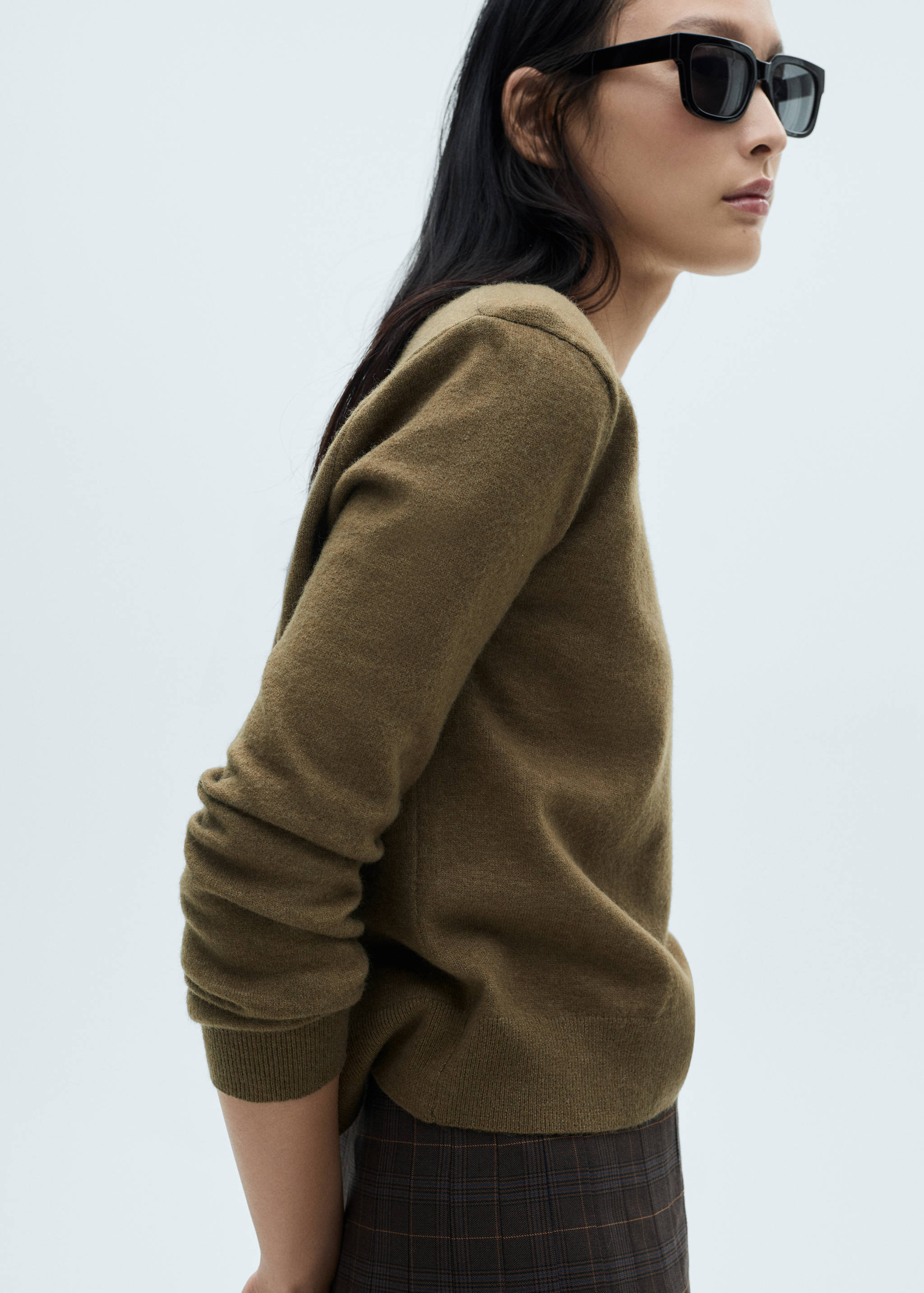 Round-neck knitted sweater - Details of the article 2