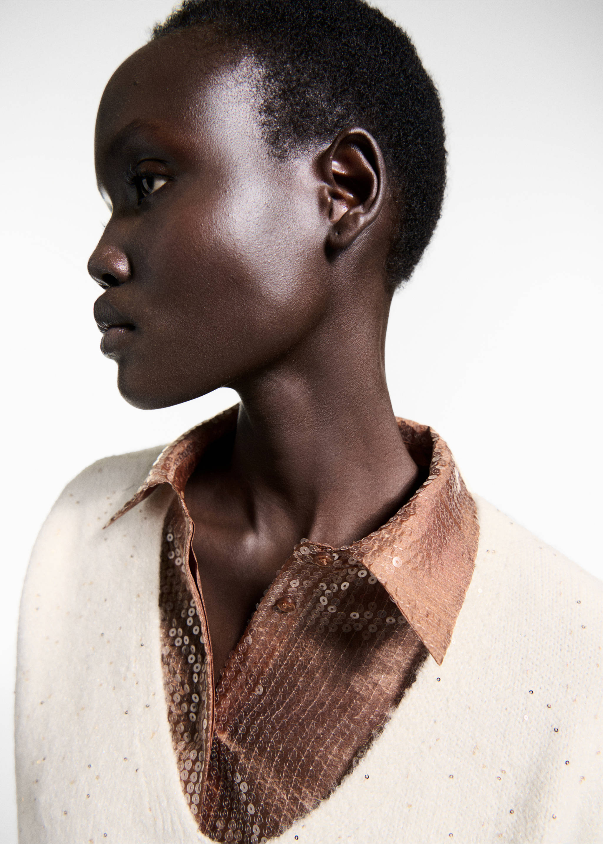 V-neck sequin sweater - Details of the article 1, Gold. Ref: 77019072-00.