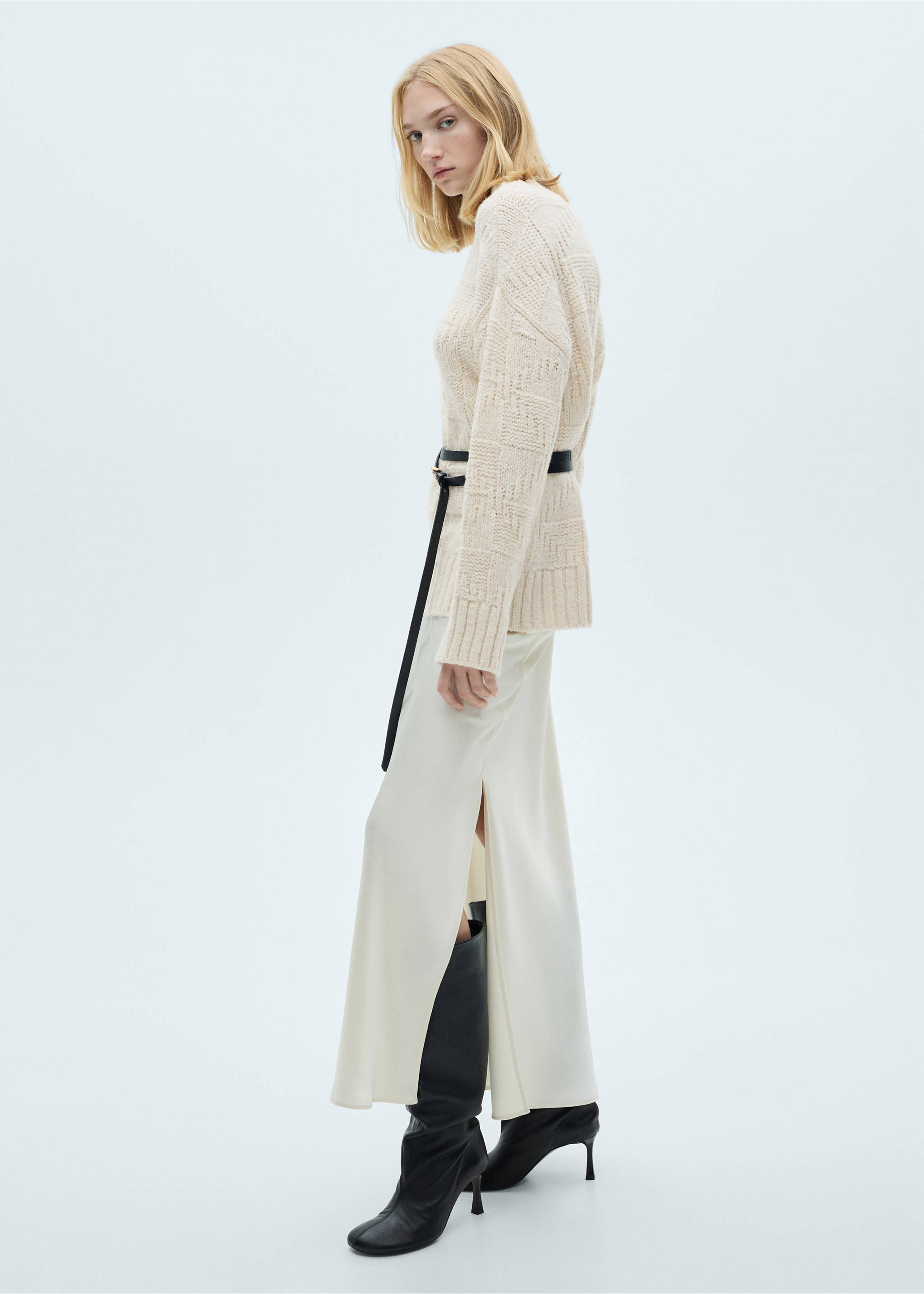 Grofgebreide trui met trechterhals - Overzichtstekening, Ecru. Ref: 77019073-00.