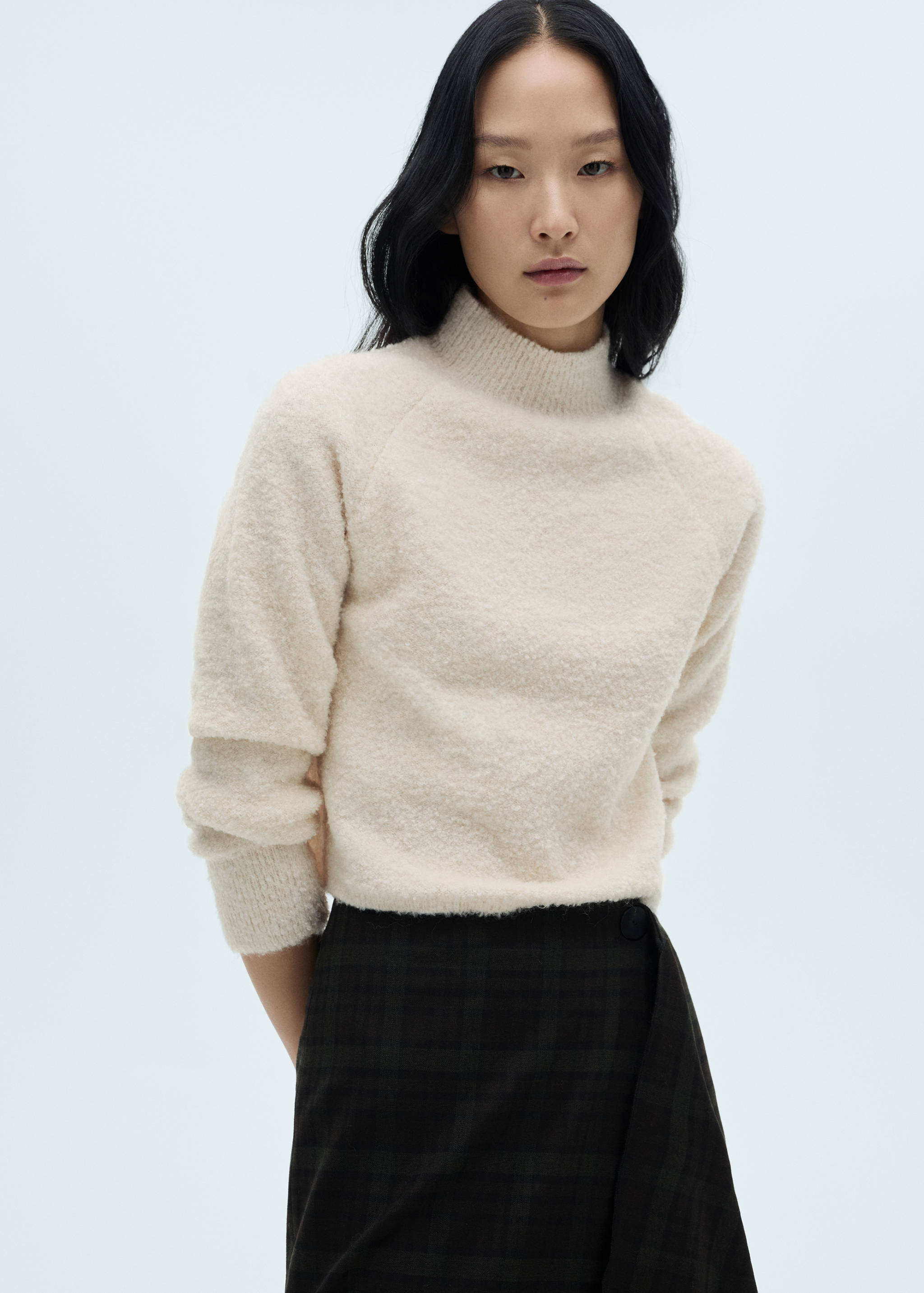 Bouclé-Pullover mit halbhohem Kragen - Mittlere Ansicht