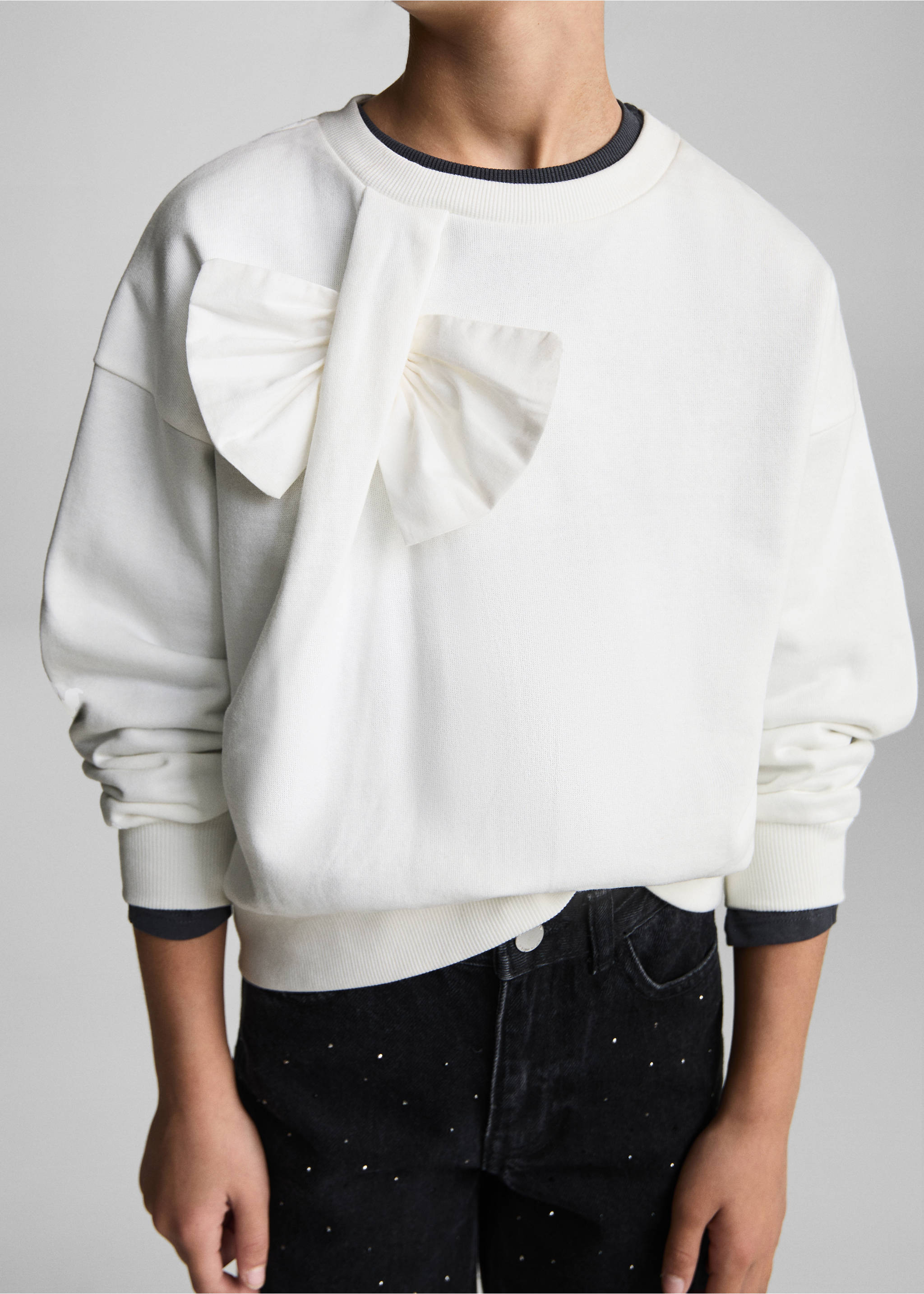 Bow detail sweater - Details of the article 6, Off White. Ref: 77019236-00.