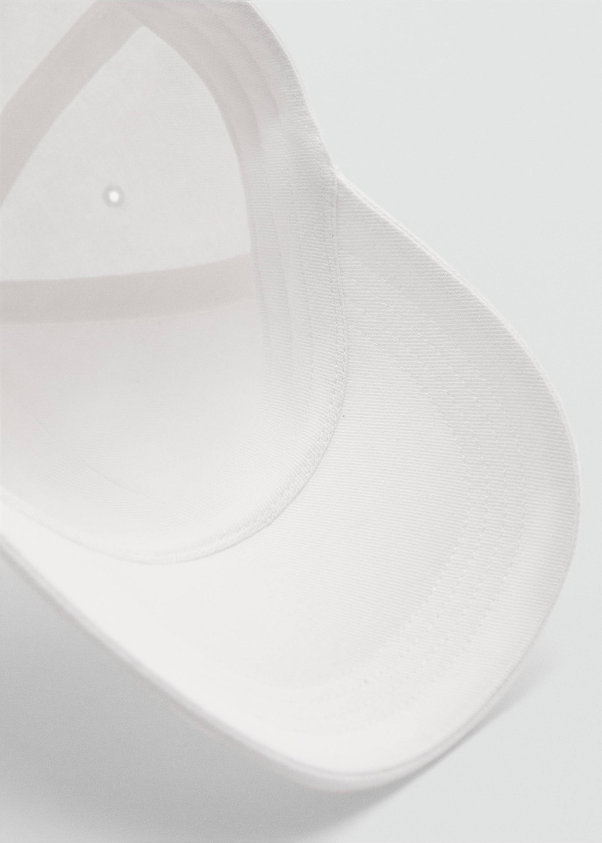 Embroidered message cap - Details of the article 2, White. Ref: 77020251-00.