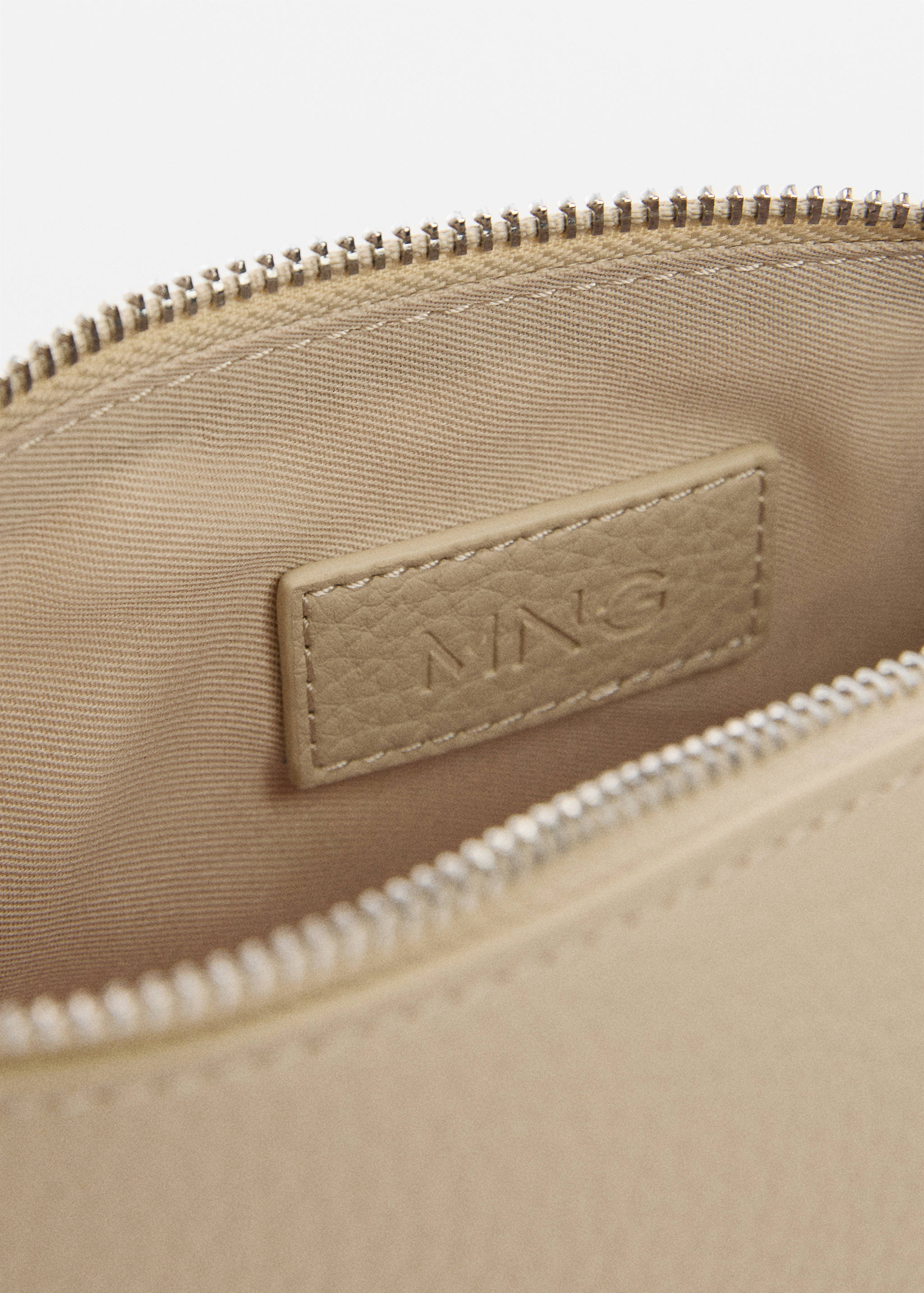 Shoulder bag with buckle - Details of the article 2