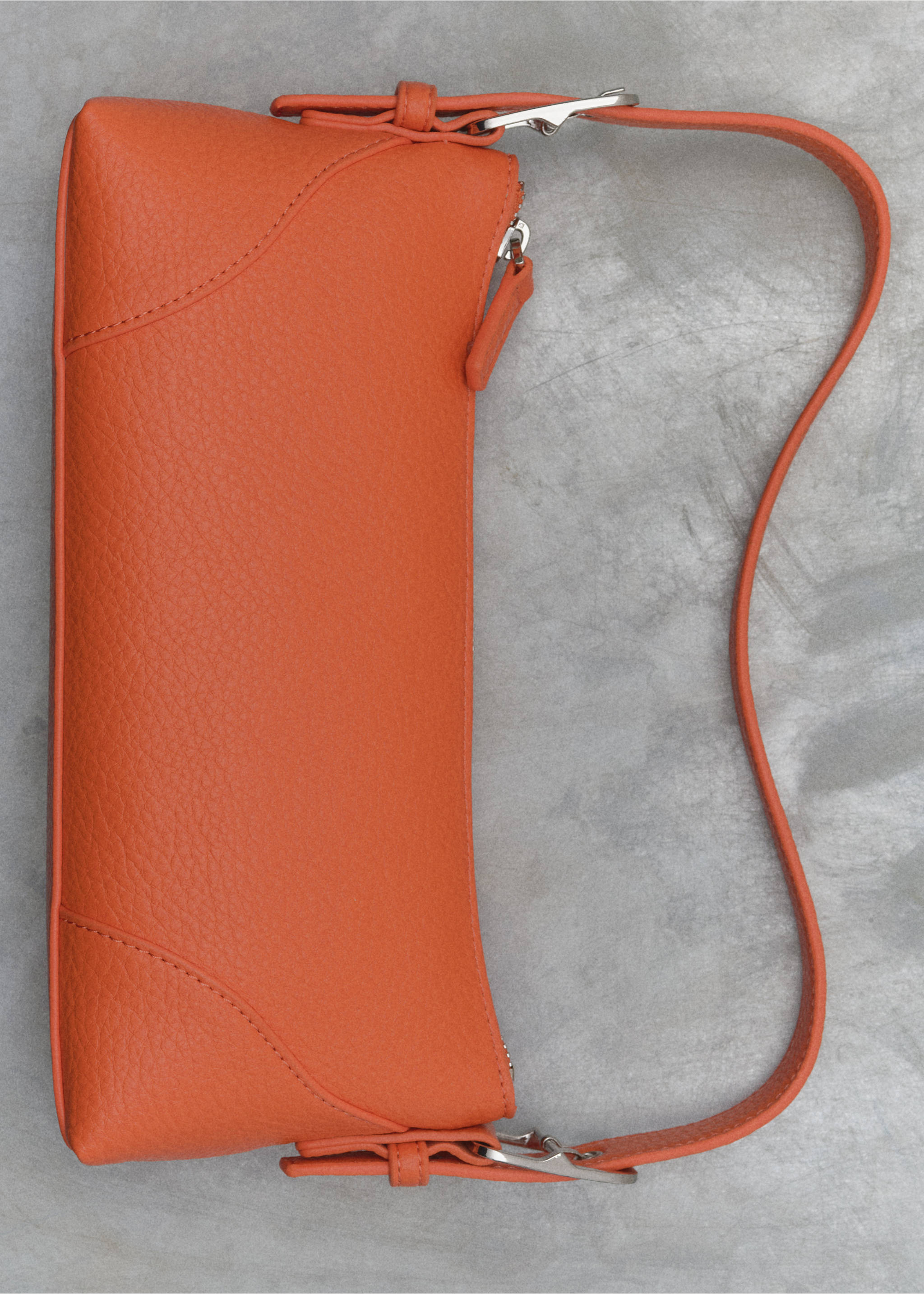 Shoulder bag with buckle - Details of the article 6, Orange. Ref: 77020273-00.