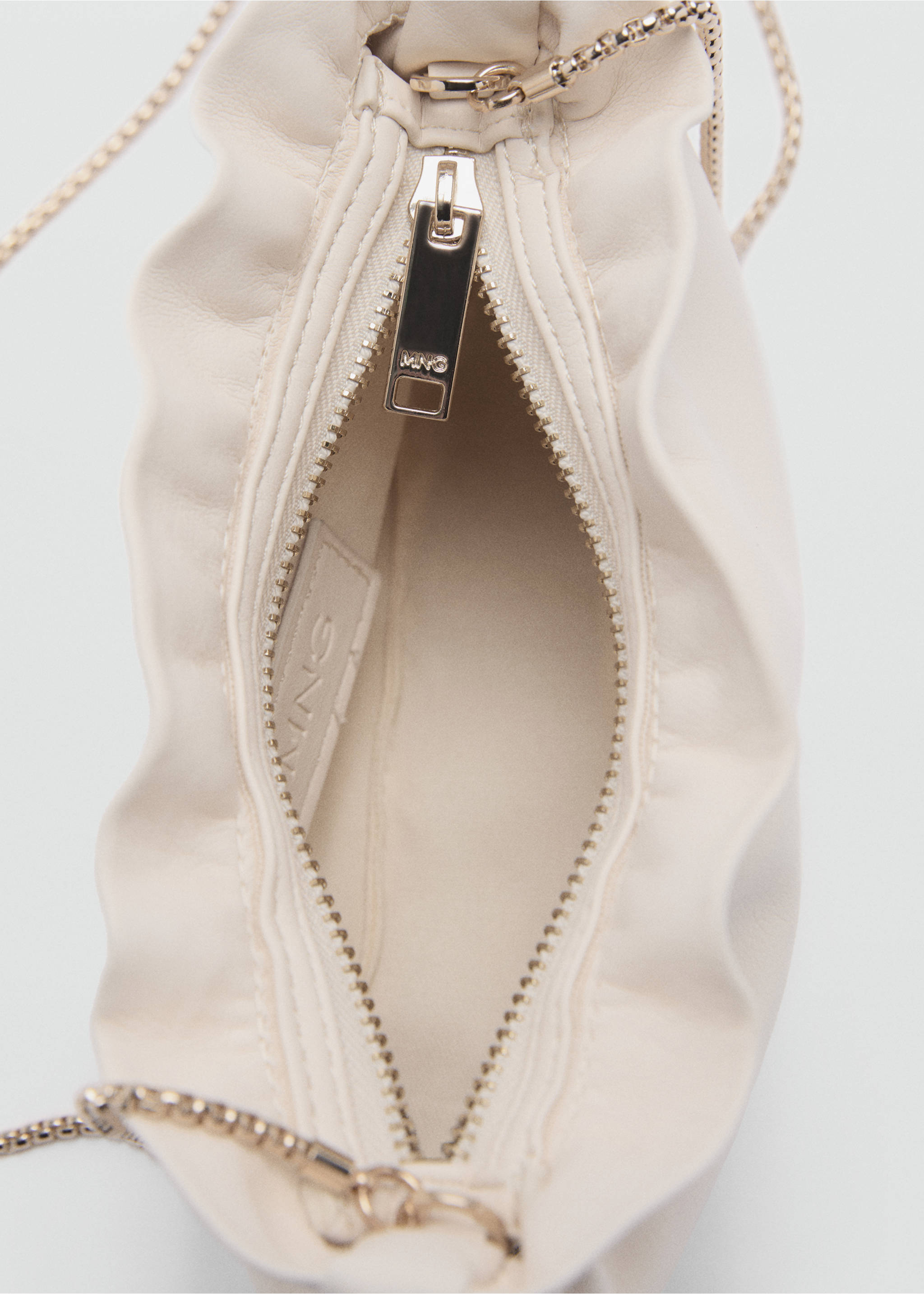 Tasche mit Kette - Detail des Artikels 1, Ecru. Ref: 77020326-00.