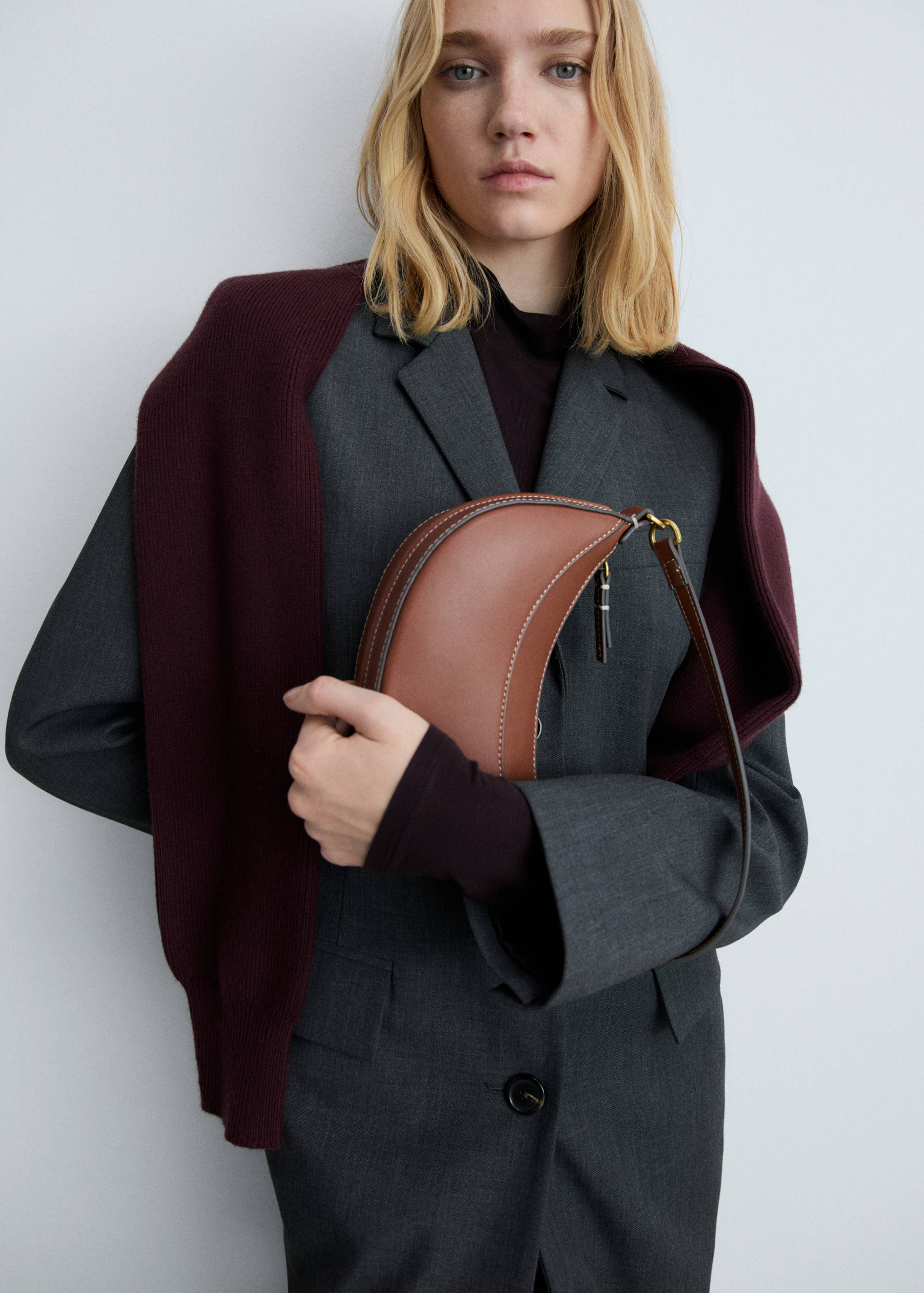 Oval shoulder bag - General plane