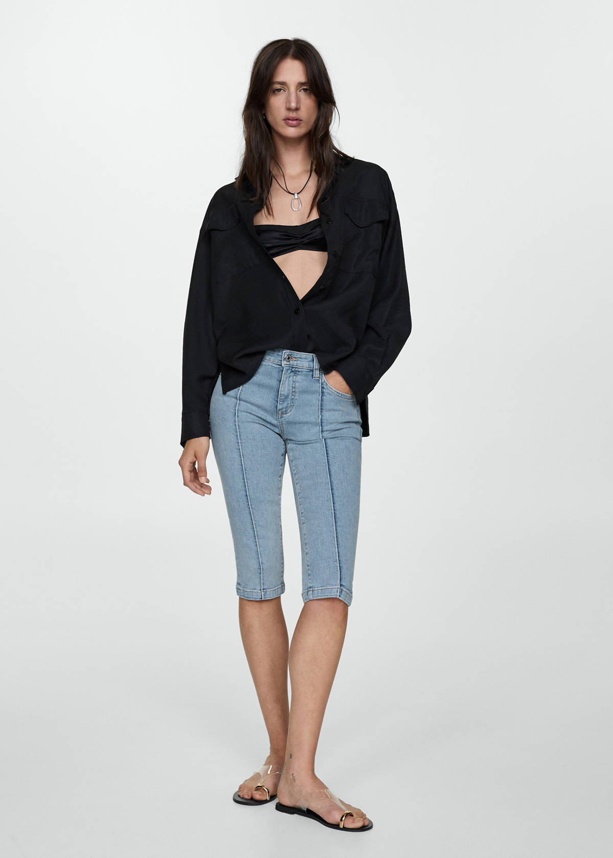 Slim capri jeans with decorative stitching