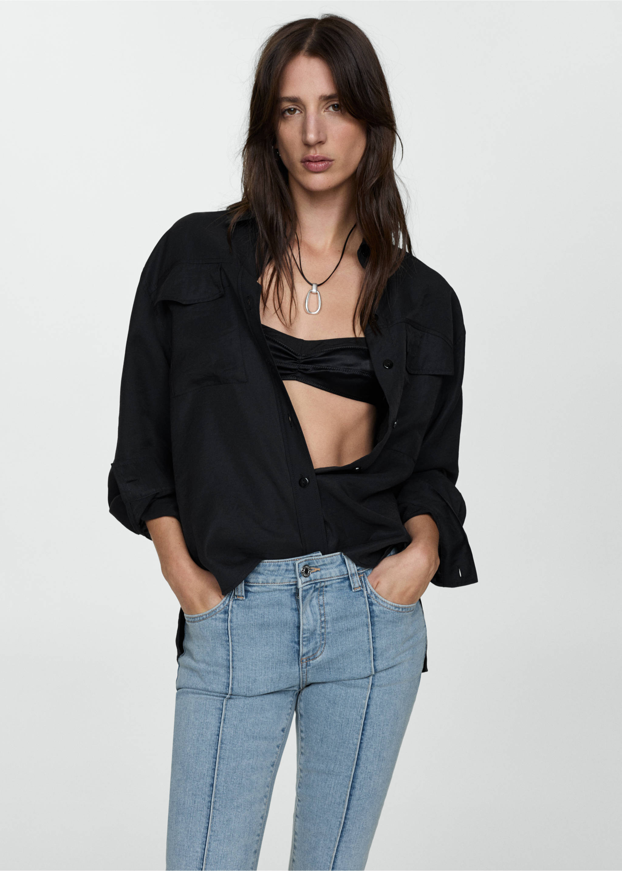 Slim-Capri-Jeanshose mit Ziernähten - Detail des Artikels 1, Hellblau. Ref: 77020356-00.